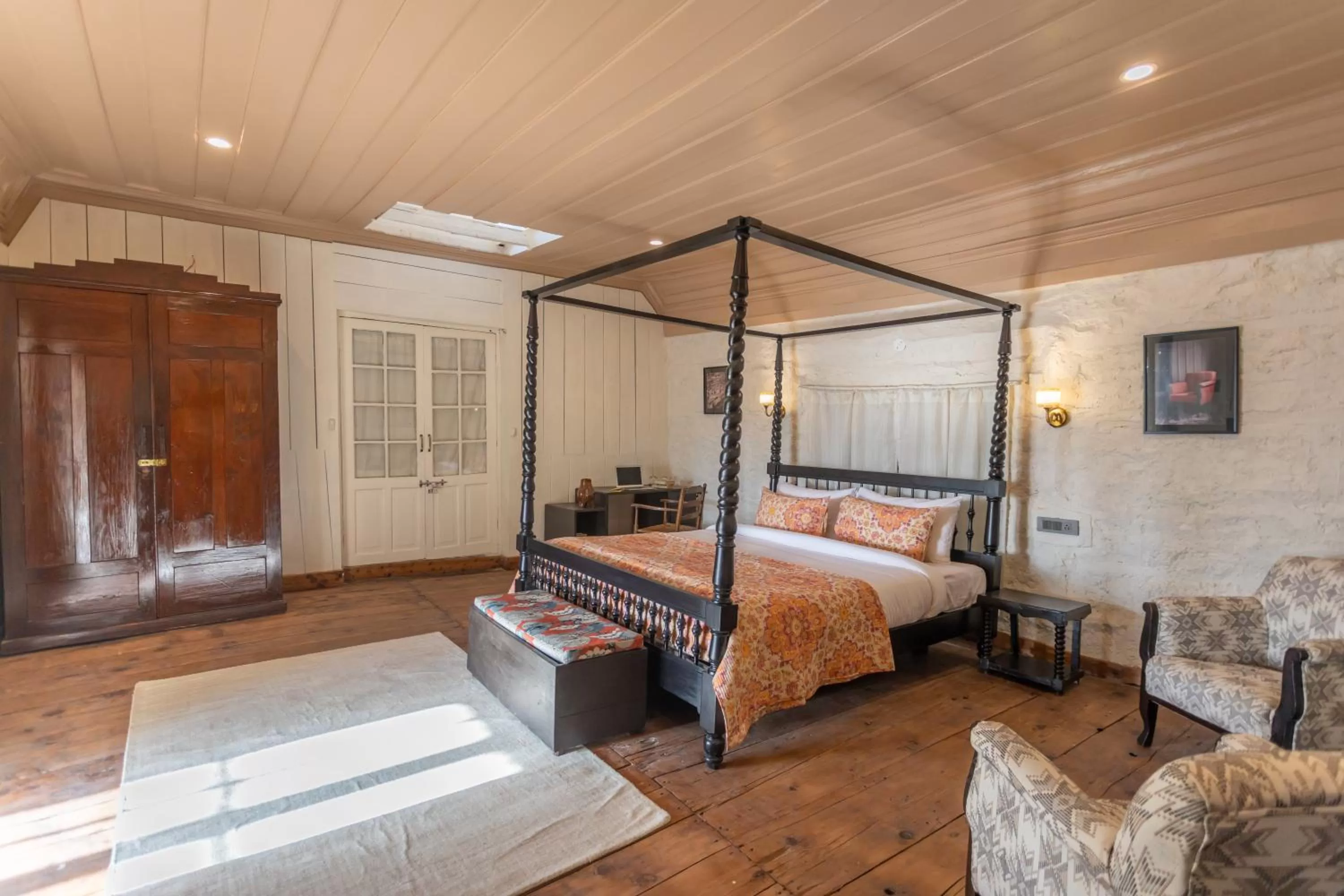 Photo of the whole room, Bed in Seclude Shimla, Taraview