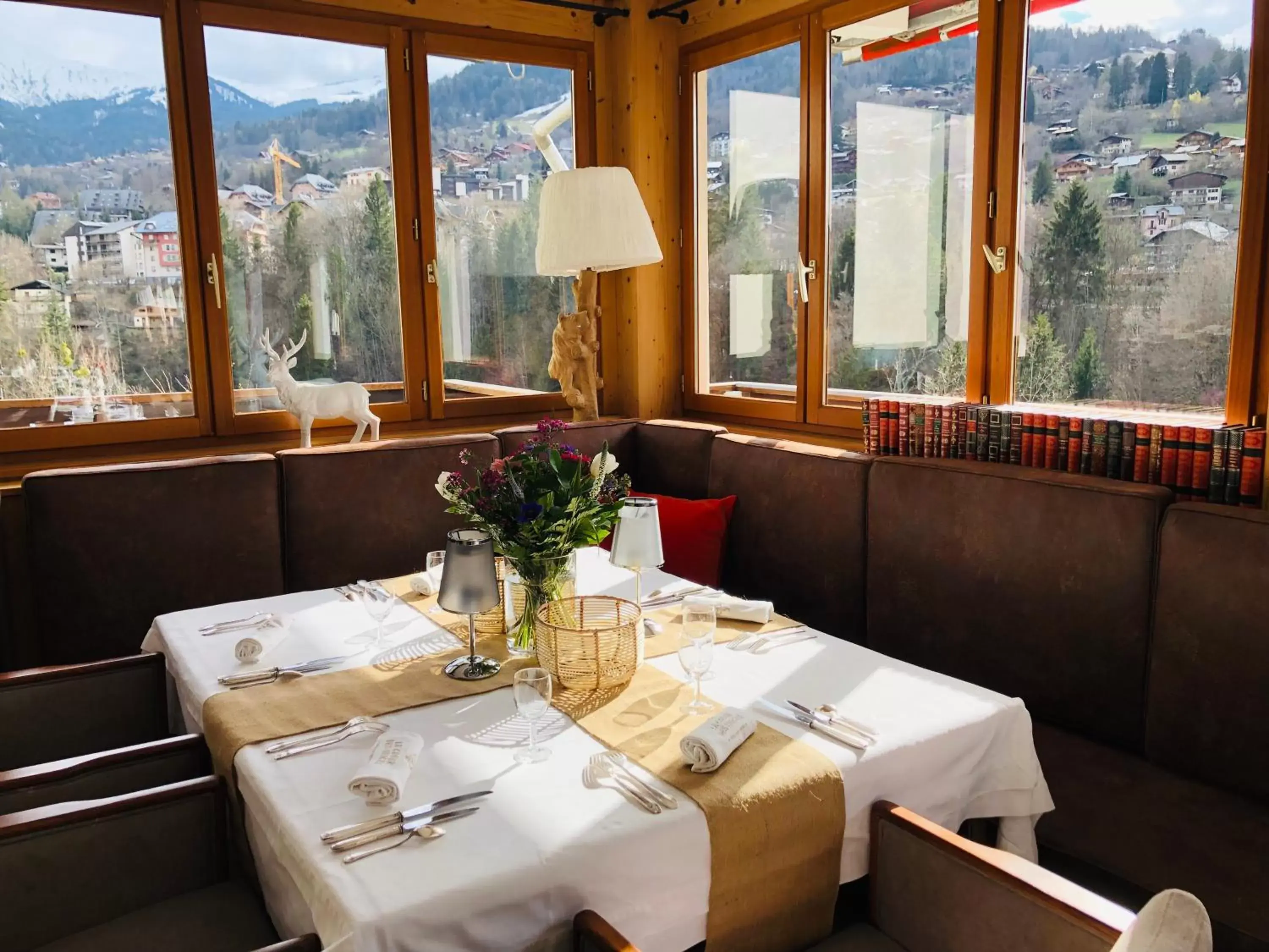 Restaurant/Places to Eat in Coeur des Neiges