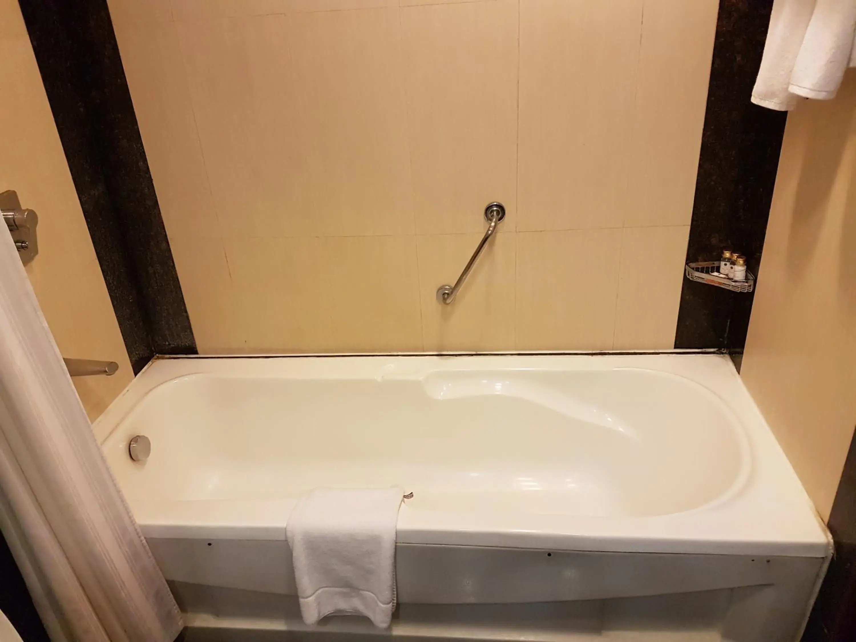 Bath in Country Inn & Suites by Radisson, Gurugram Sector 12