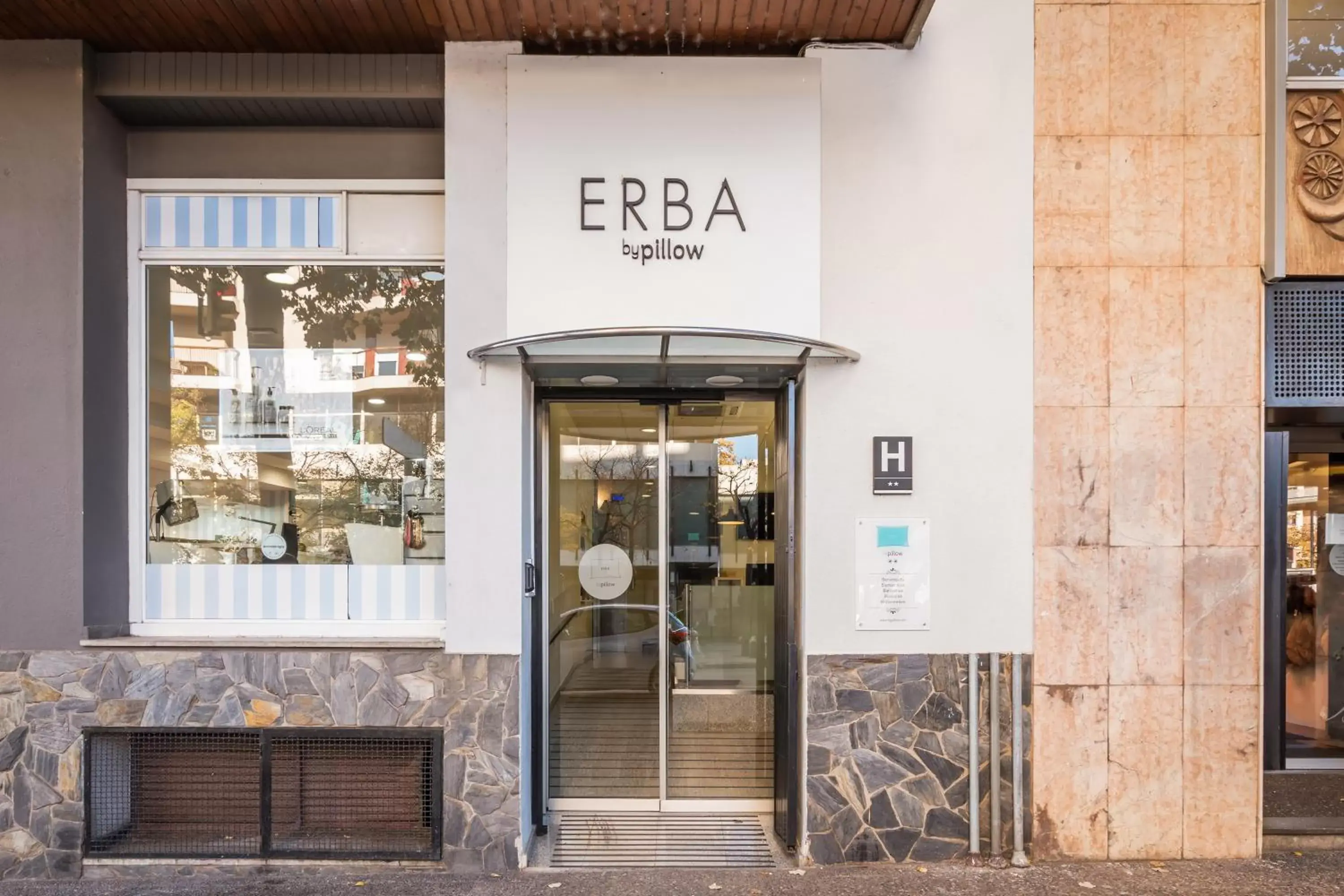 Facade/entrance in BYPILLOW Erba