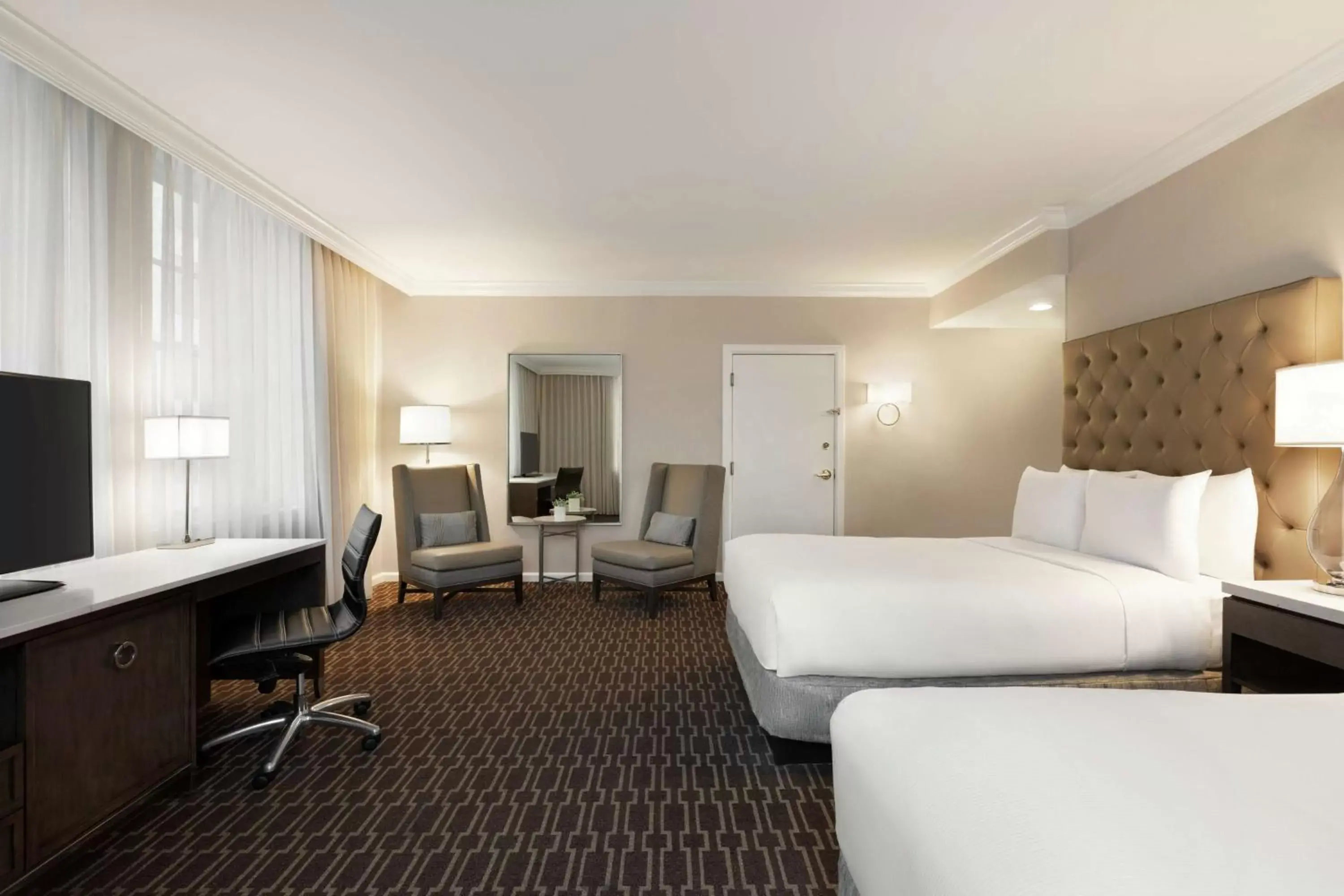 Corner Room with 2 Double Beds in Hilton New Orleans / St. Charles Avenue Corner Room with 2 Double Beds in Hilton New Orleans / St. Charles Avenue