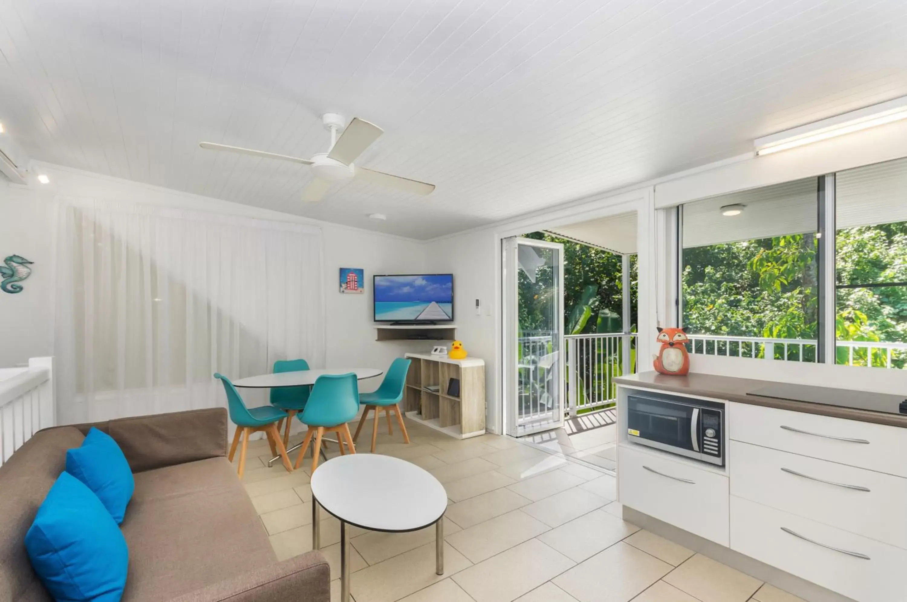 Living room, Seating Area in By The Sea Port Douglas