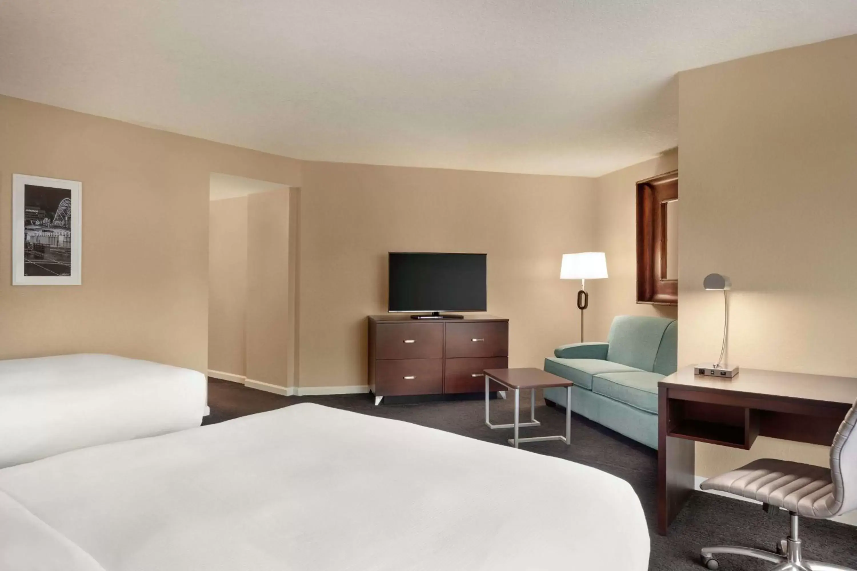 Bedroom, Bed in DoubleTree by Hilton Orlando Downtown
