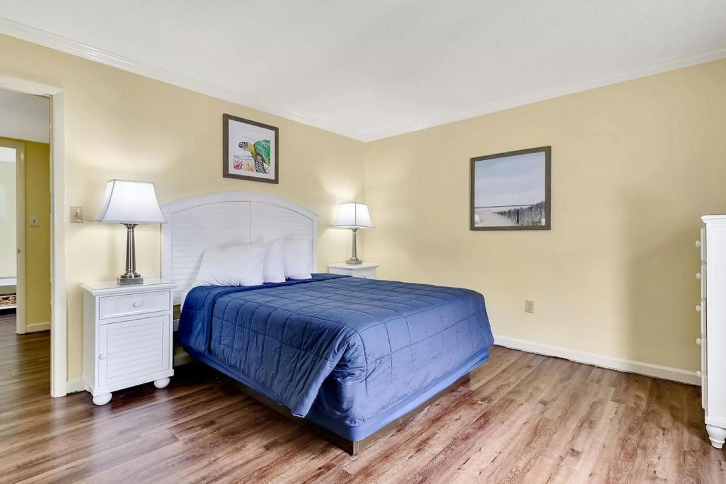 Photo of the whole room, Bed in North Shore Oceanfront Resort Hotel