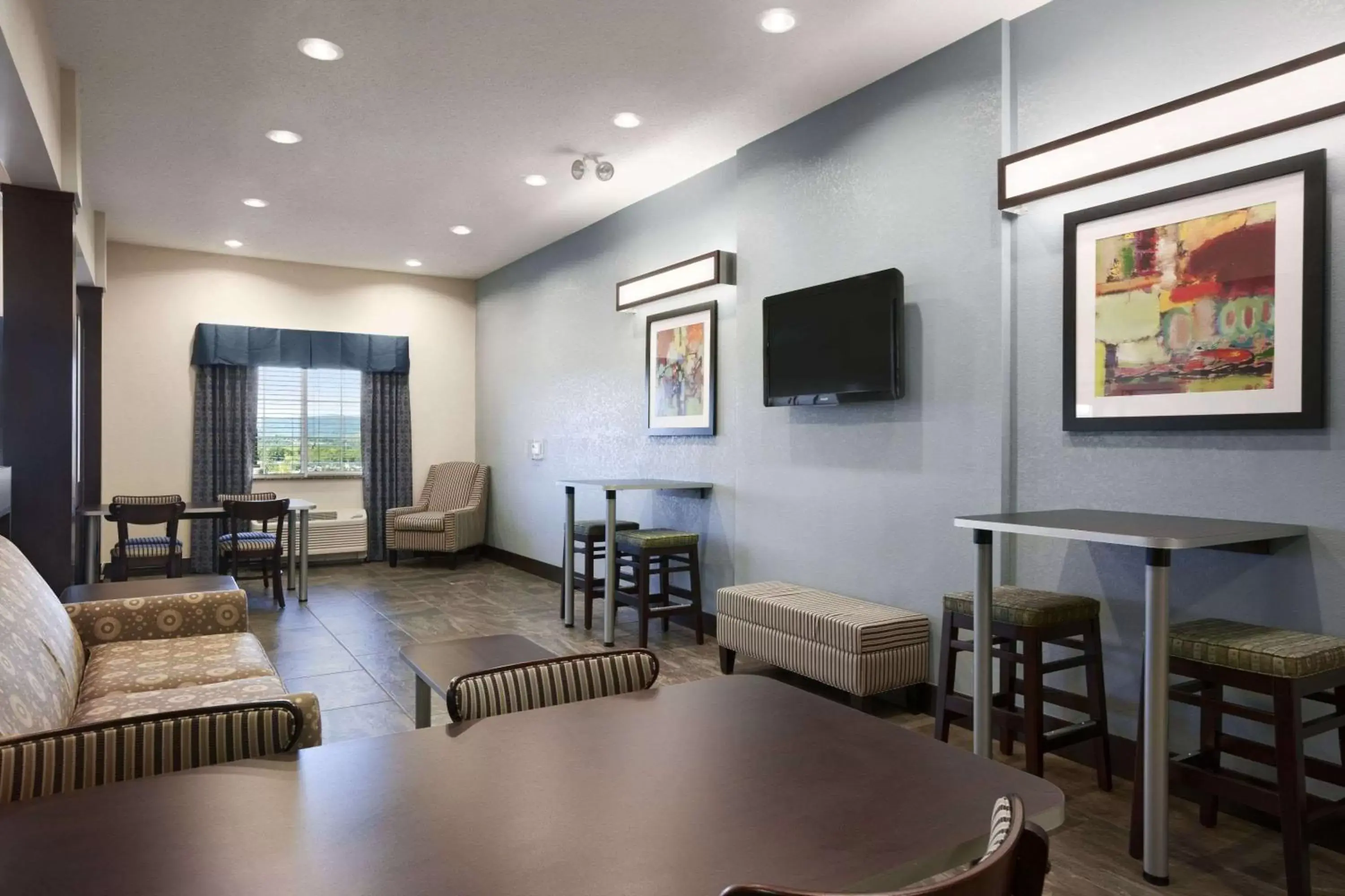 Lobby or reception, Seating Area in Microtel Inn & Suites by Wyndham Wilkes Barre