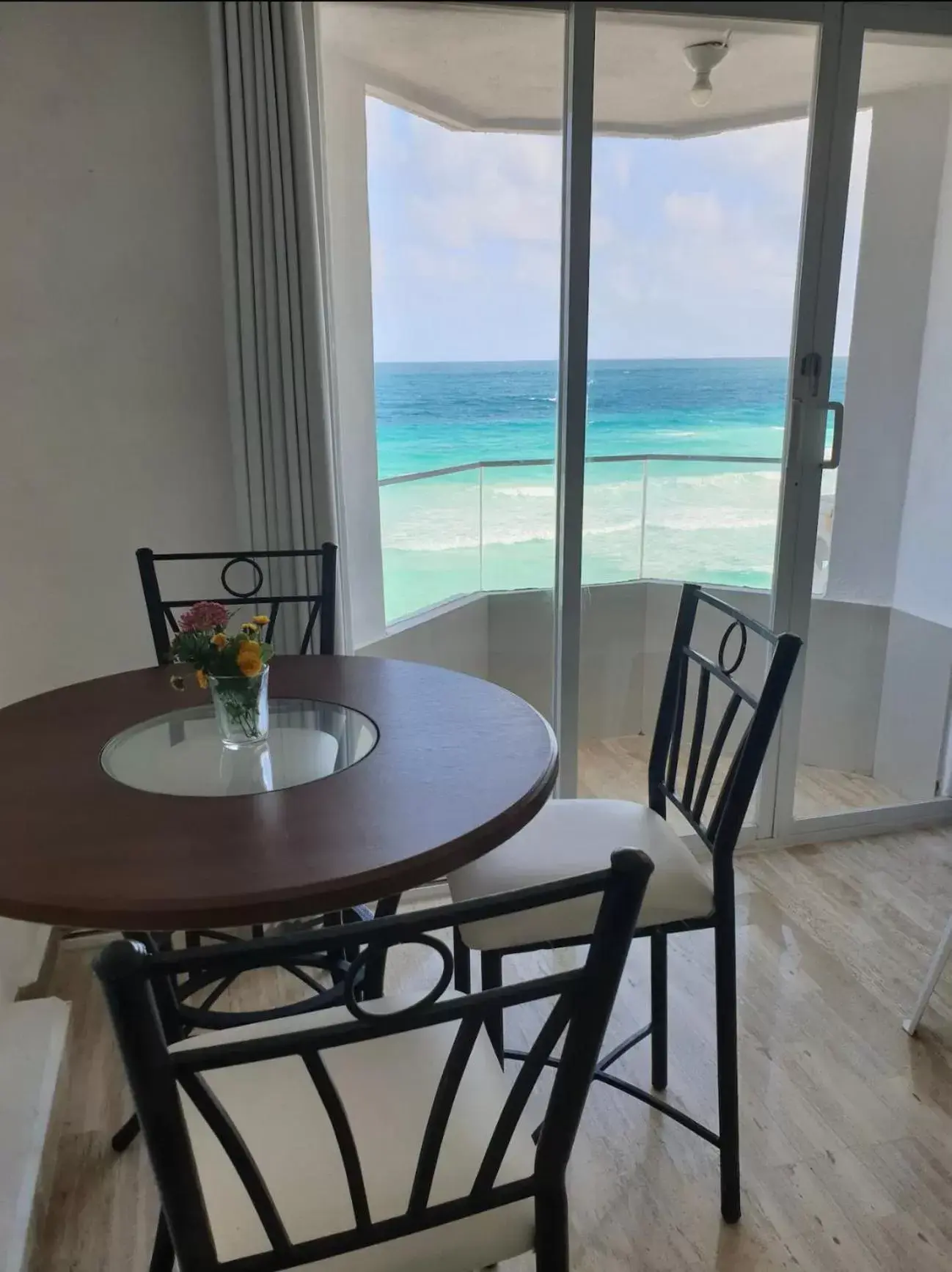 Dining Area in Cancun Beach&Sunrise