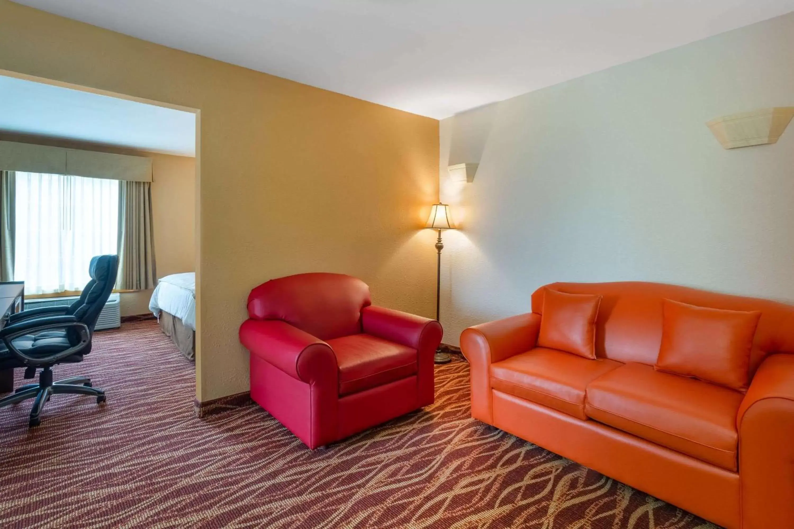 Photo of the whole room, Seating Area in Hawthorn Suites by Wyndham Allentown-Fogelsville