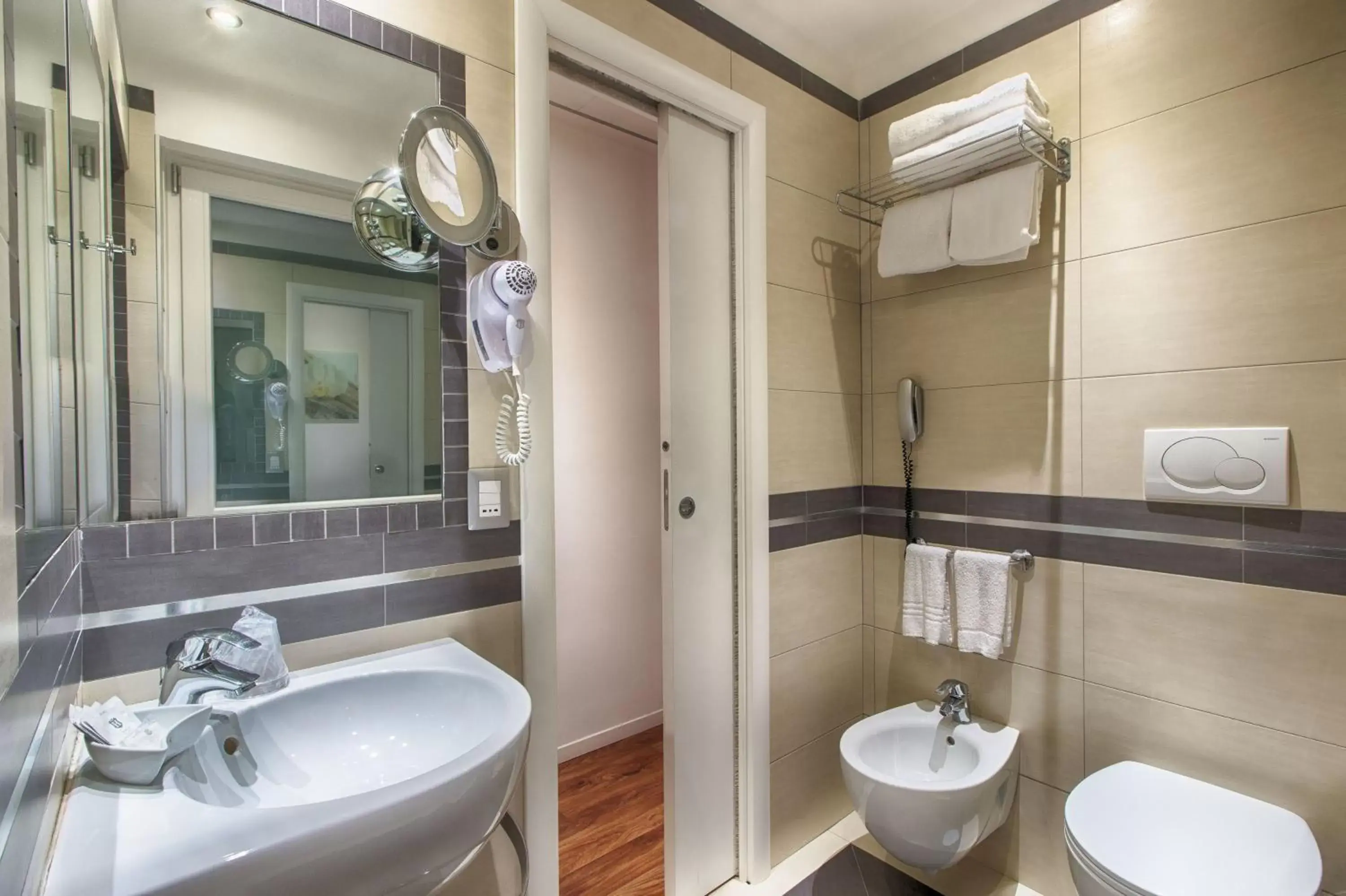 Bathroom in Hotel Raganelli