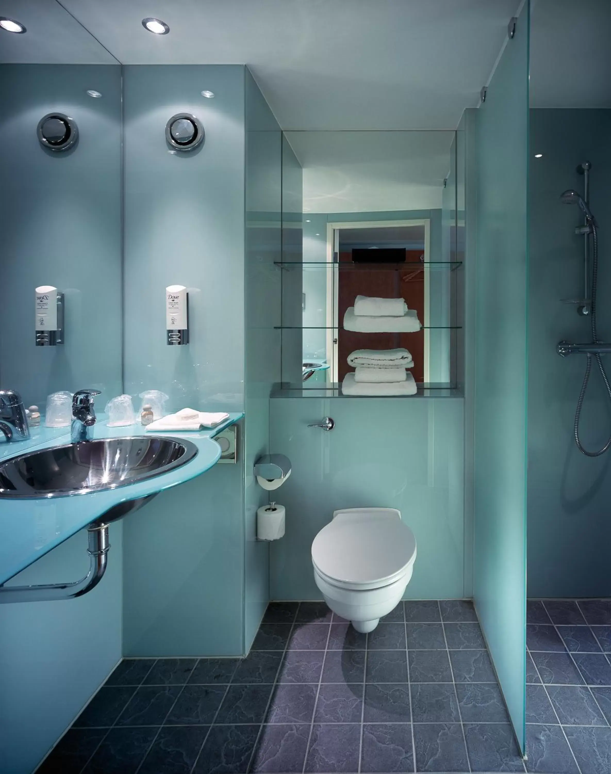 Bathroom in Holiday Inn London West, an IHG Hotel