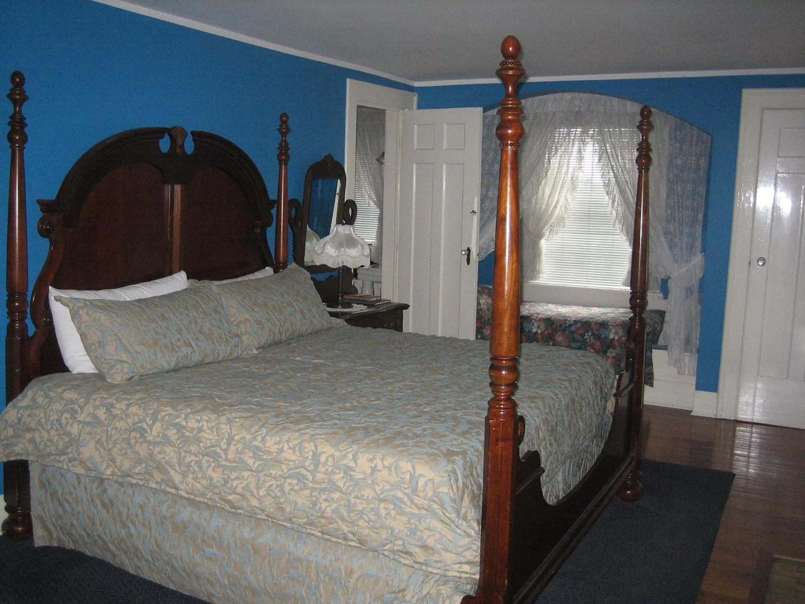 Bed in Chestnut Inn