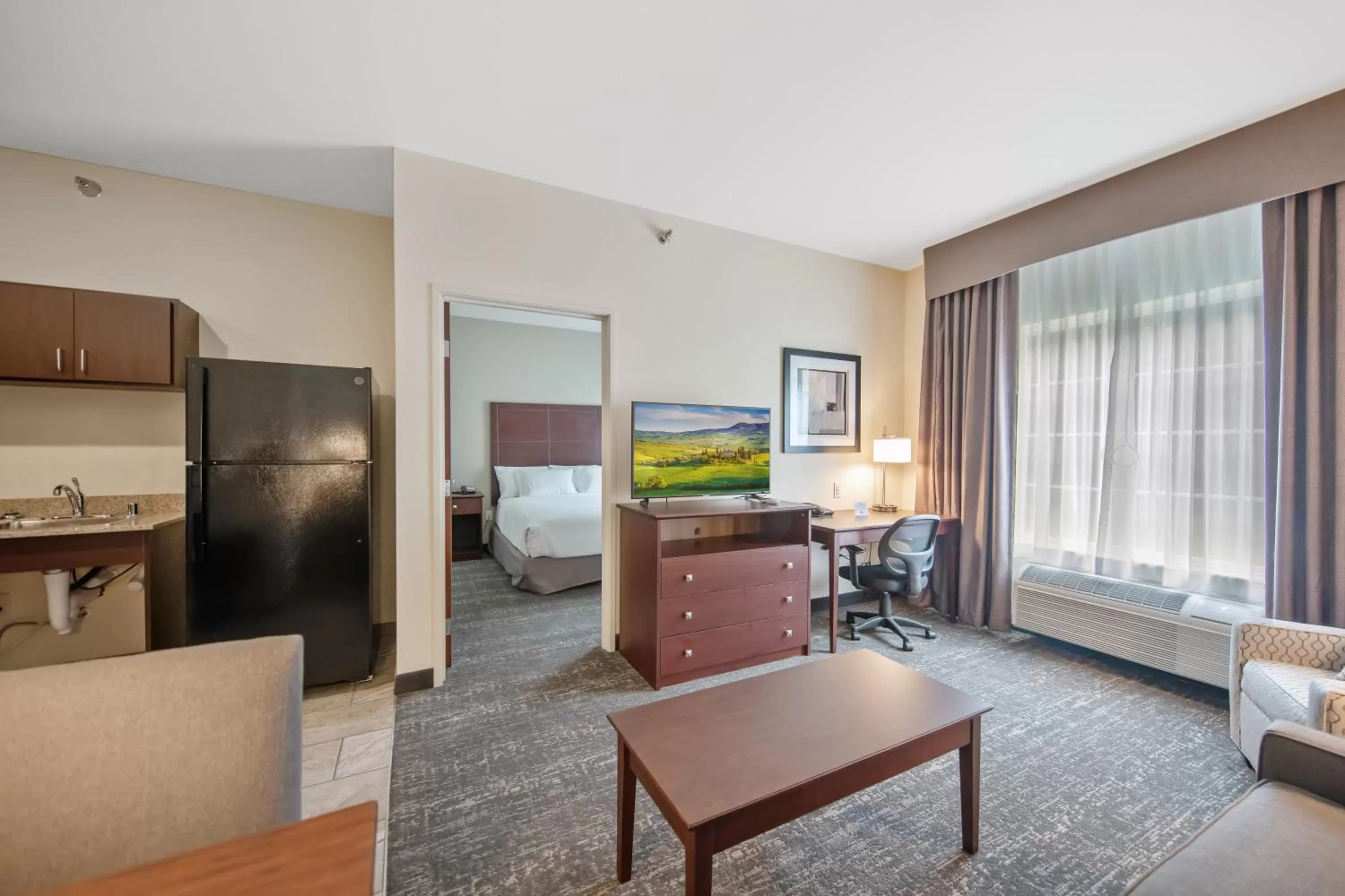 Kitchen or kitchenette, Bed in Cobblestone Hotel & Suites - Austin