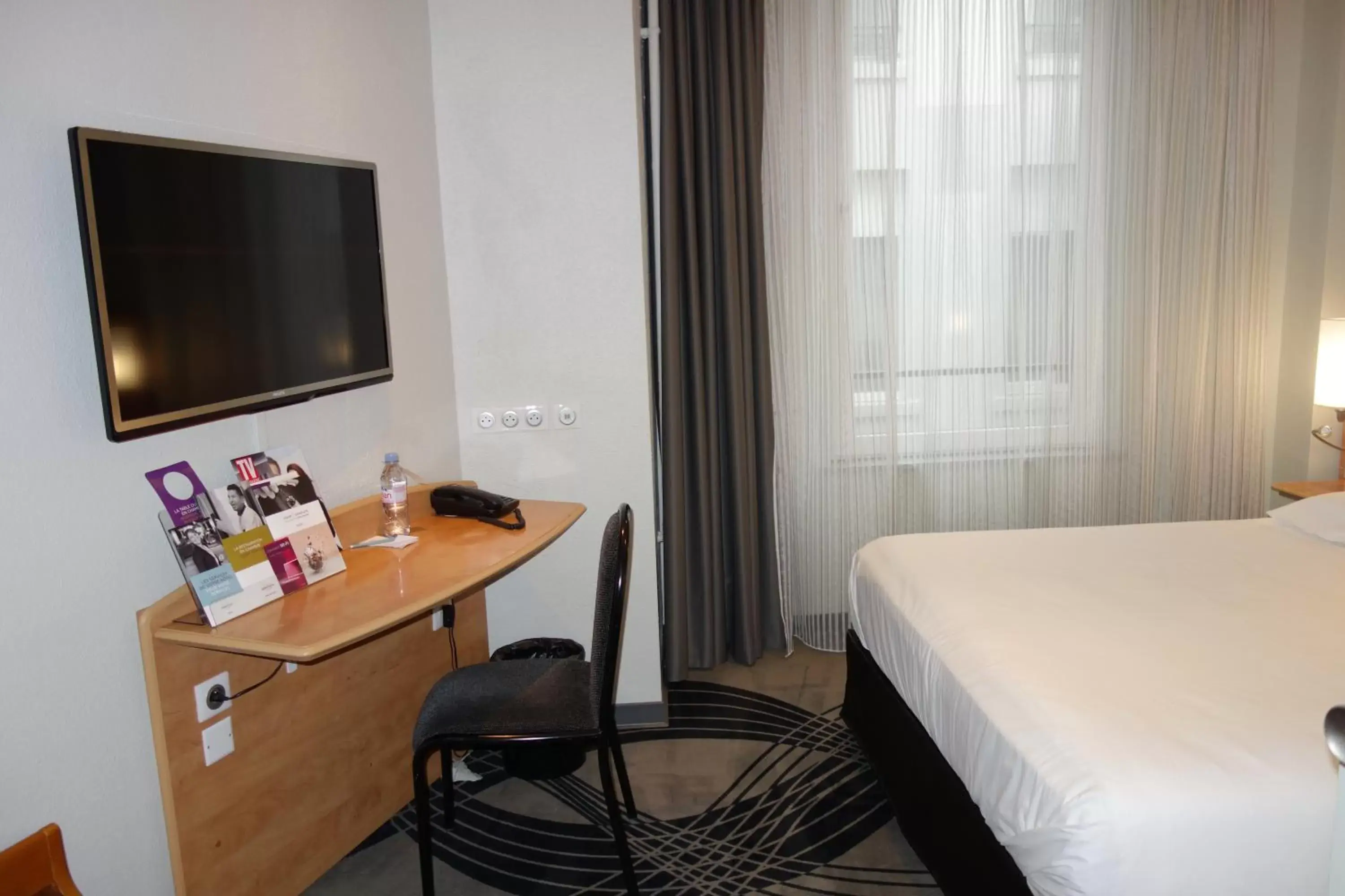 Bed in Mercure Epinal Centre