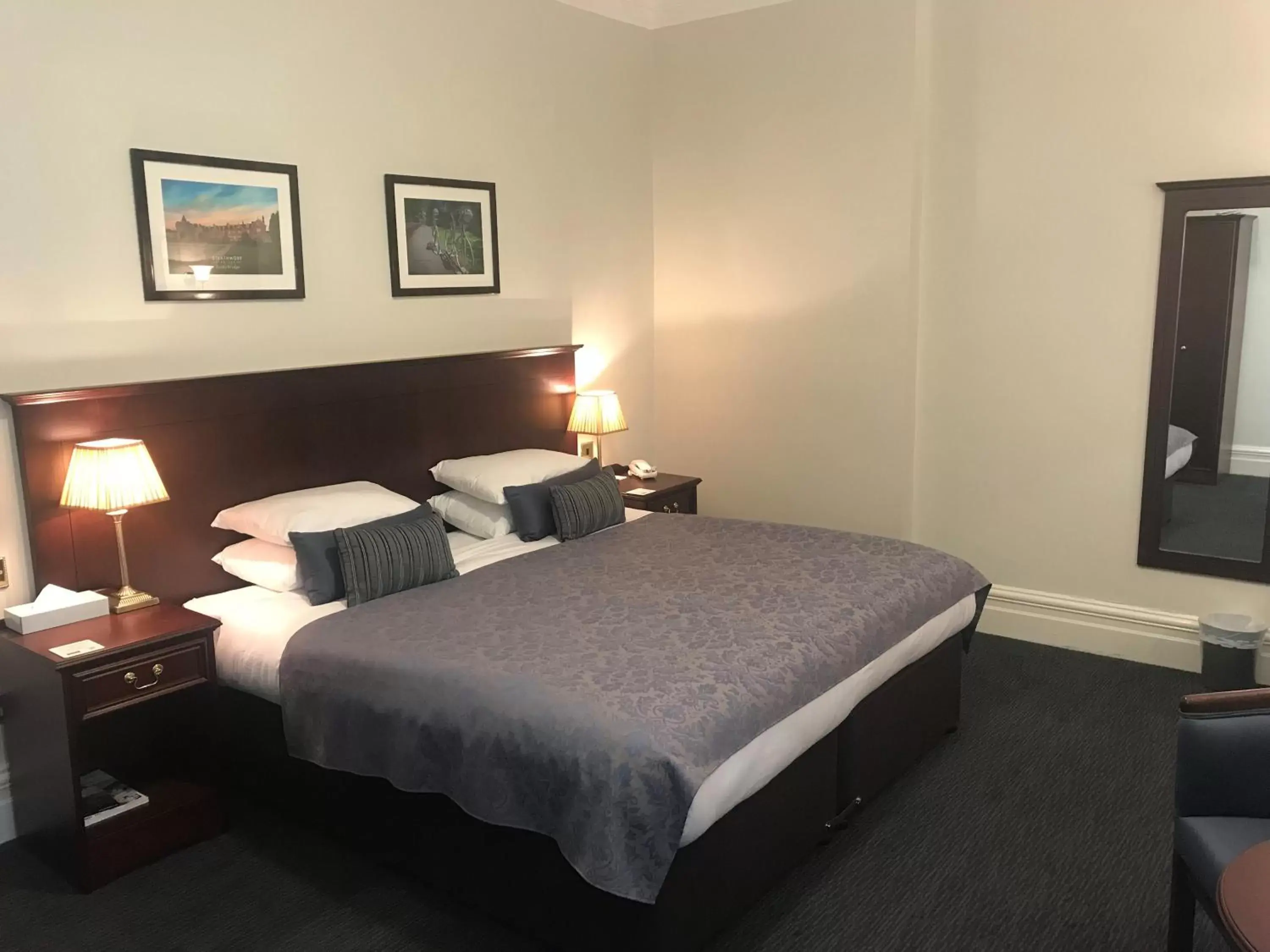 Photo of the whole room, Bed in Cairn Hotel Photo of the whole room, Bed in Cairn Hotel