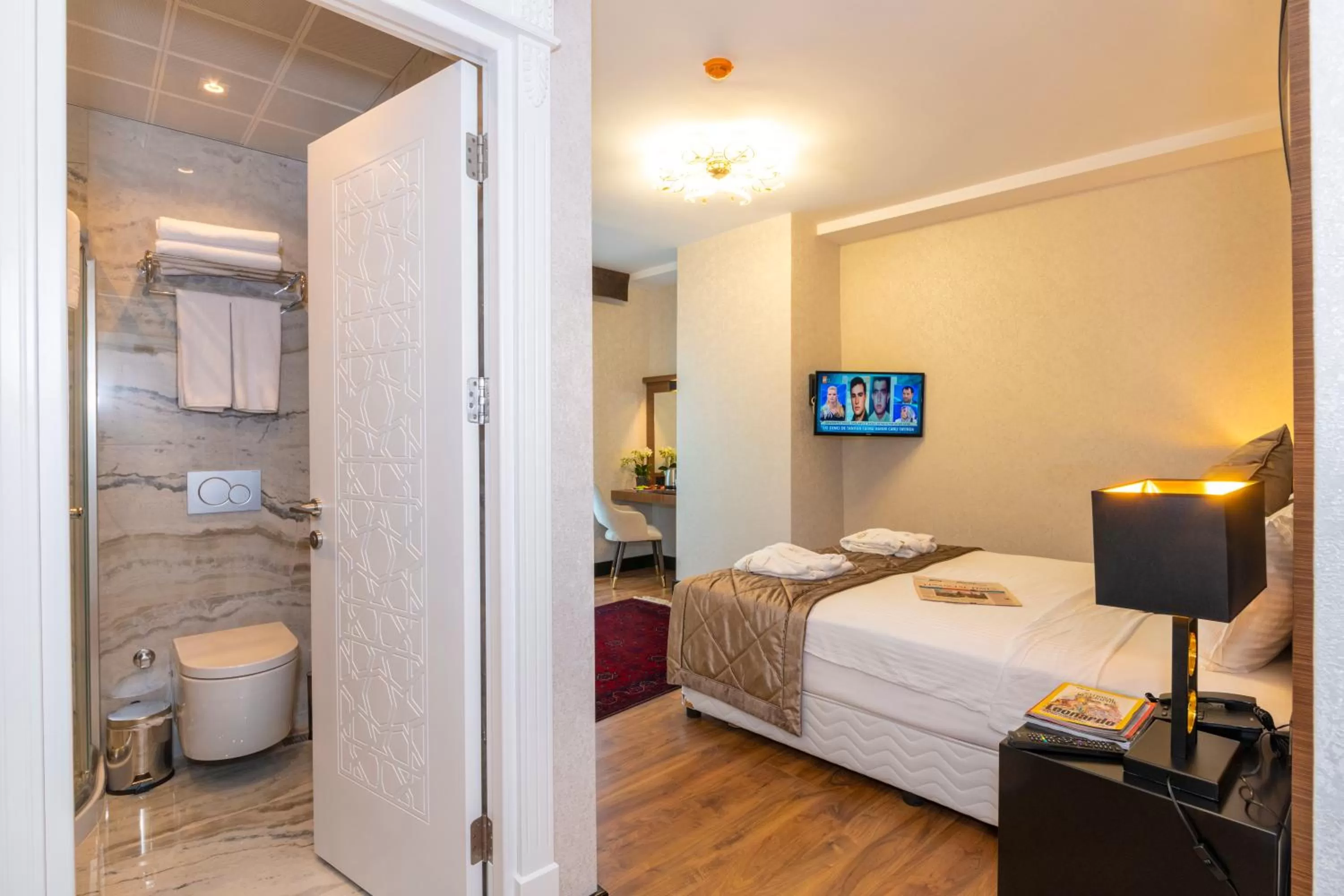 Shower, Bed in Eastanbul Suites