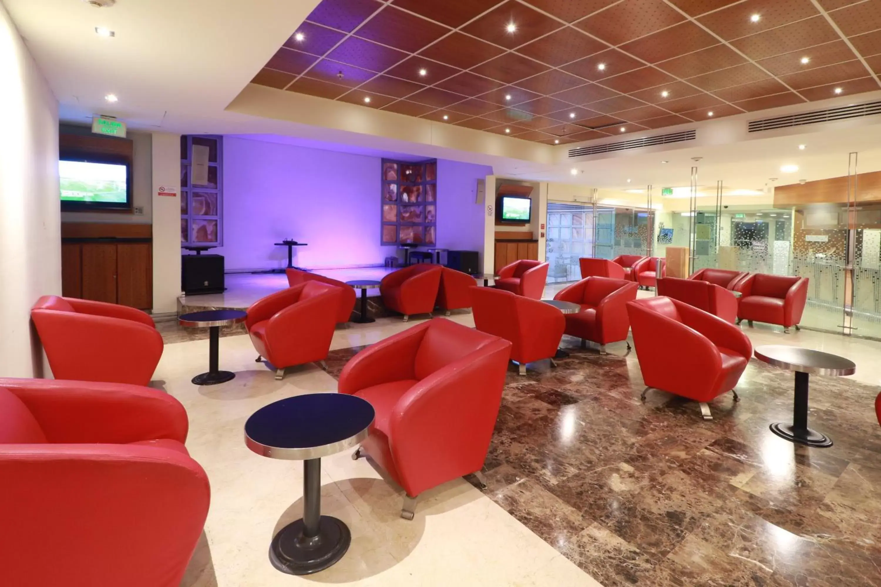 Lounge or bar, Lounge/Bar in Holiday Inn San Luis Potosi-Quijote, an IHG Hotel