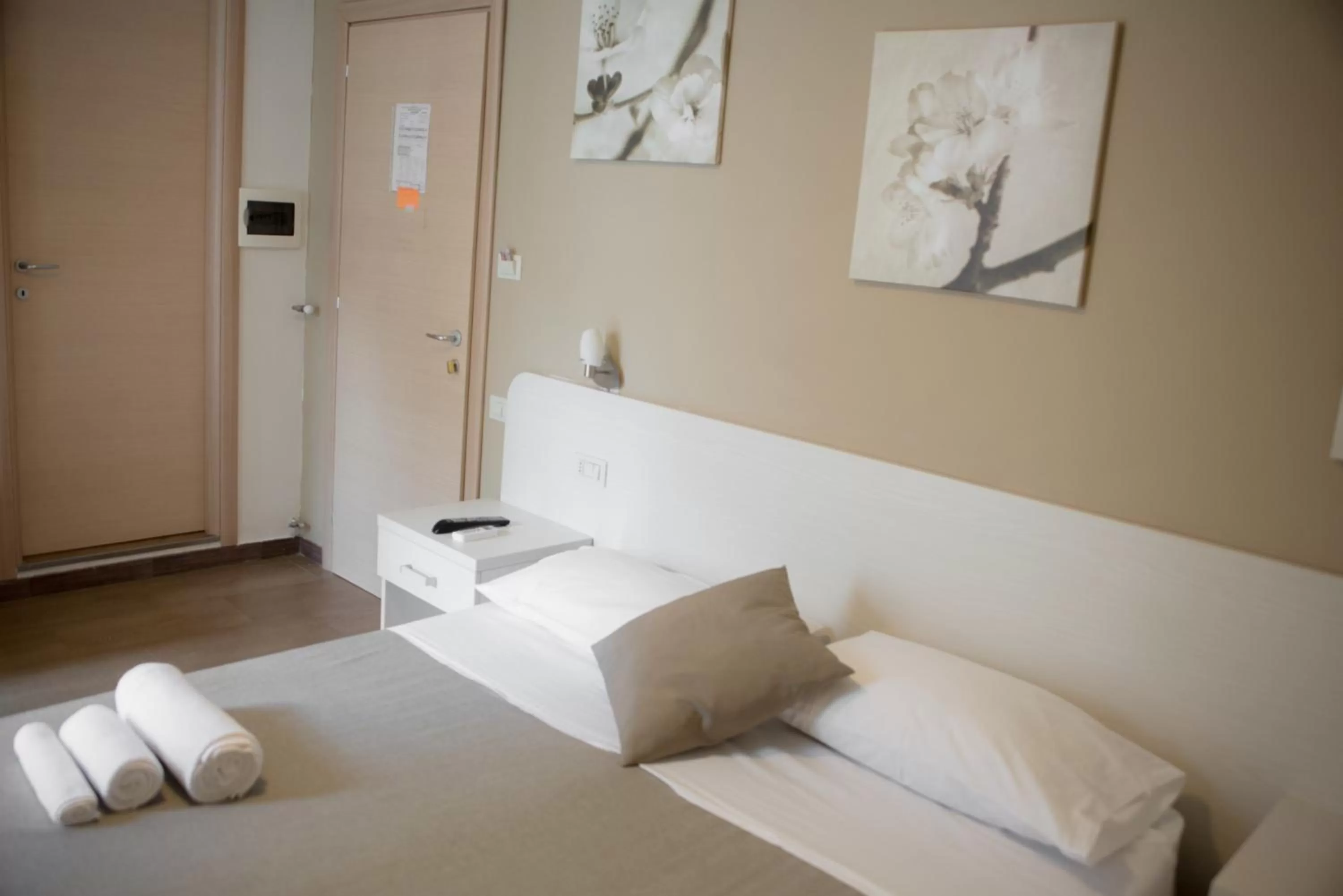 Shower, Bed in Anna Guest House