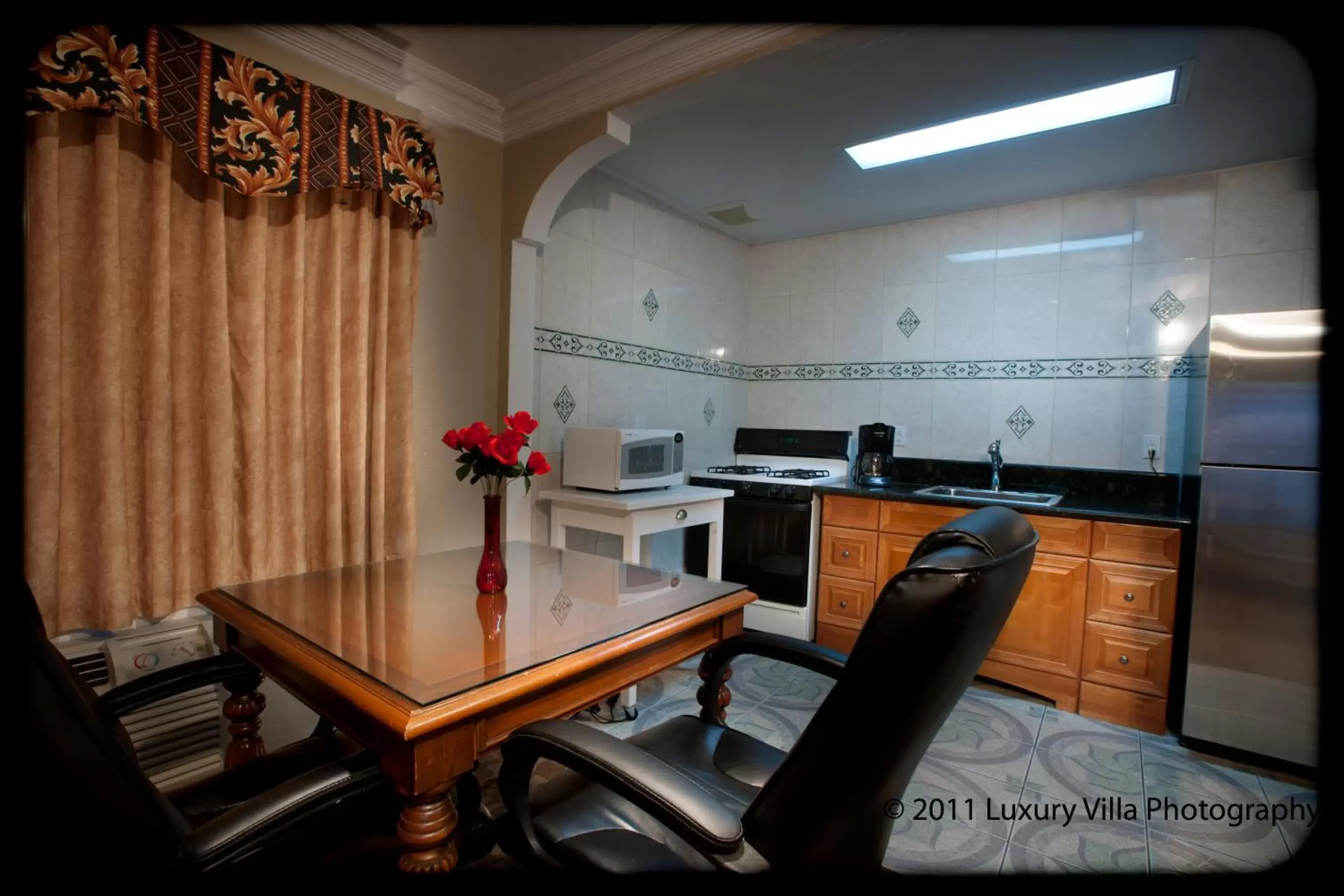 Kitchen or kitchenette, Kitchen/Kitchenette in Crystal Lodge Motel