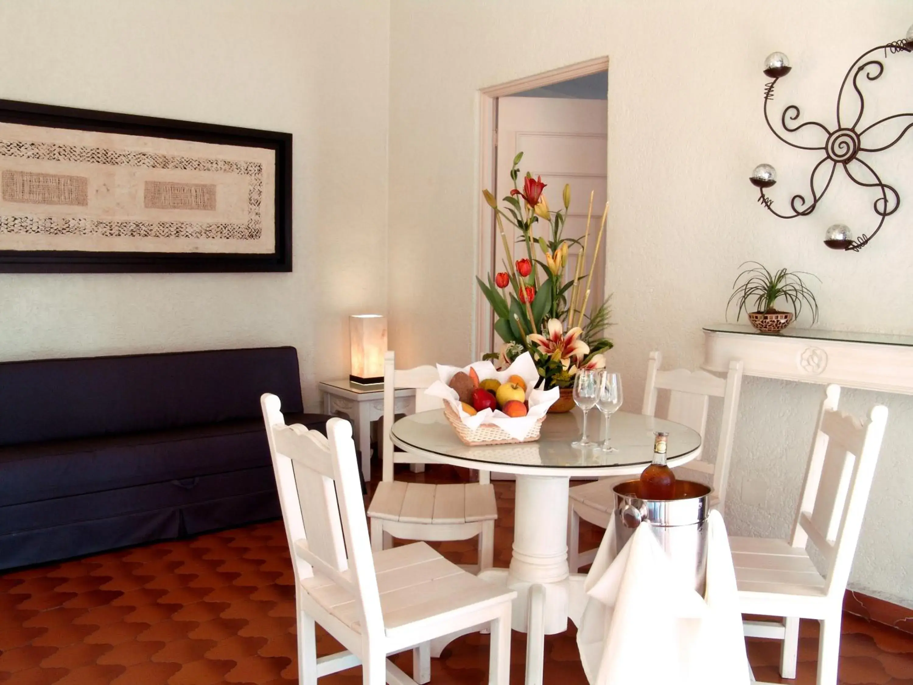 Living room, Dining Area in Hotel Villa del Conquistador