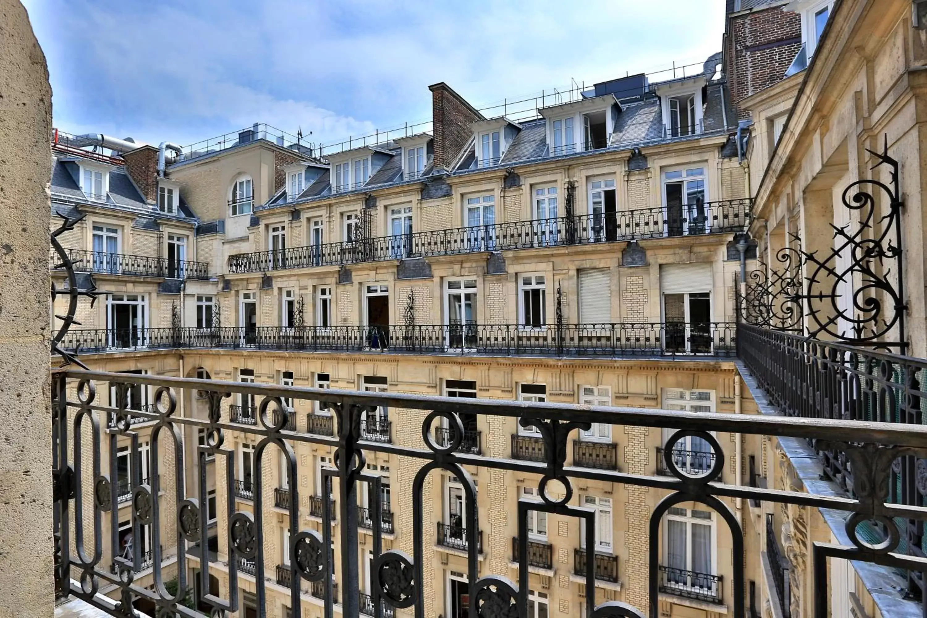 Patio in Fraser Suites Le Claridge Champs-Elysées