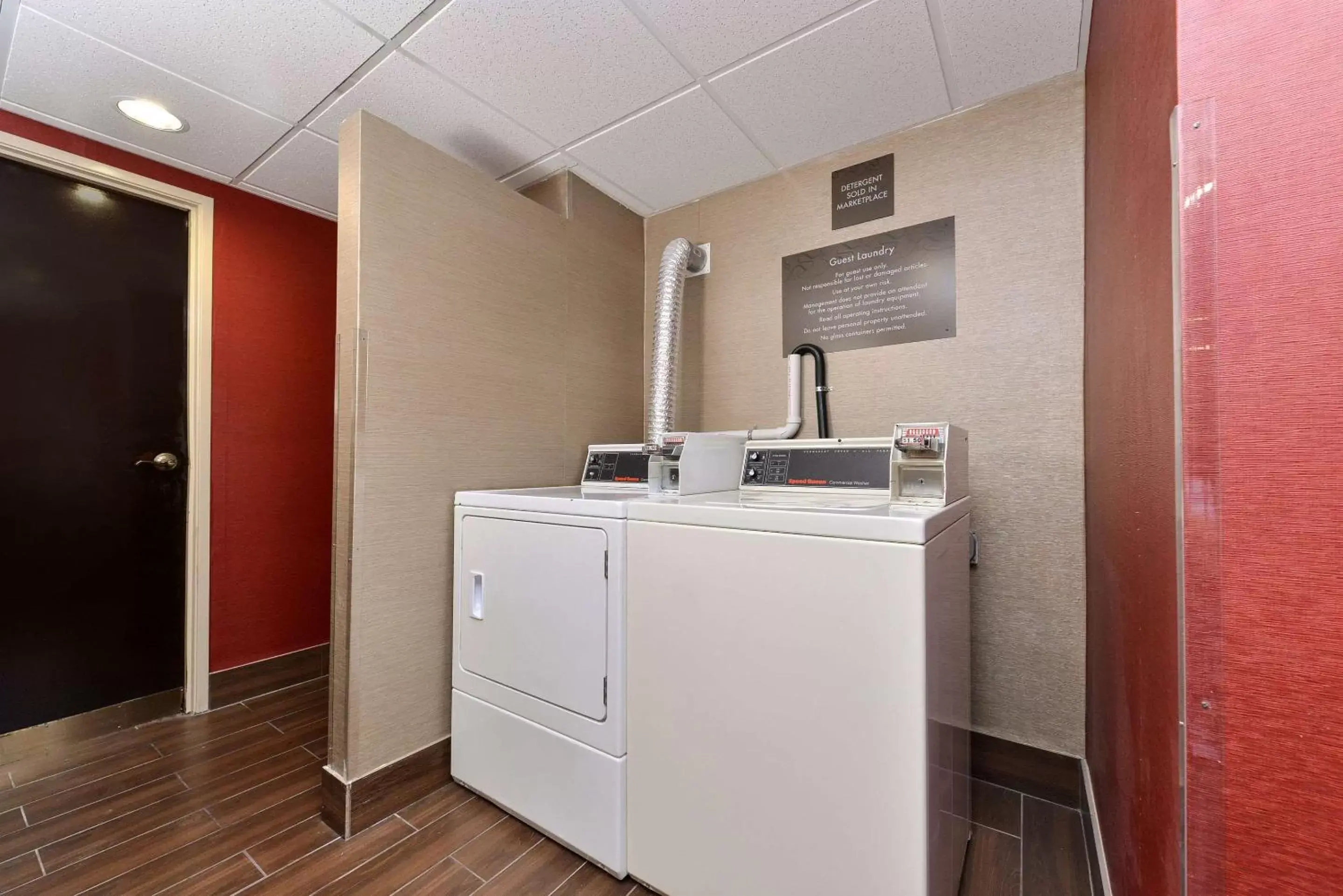 On site, Kitchen/Kitchenette in Comfort Suites Columbus East