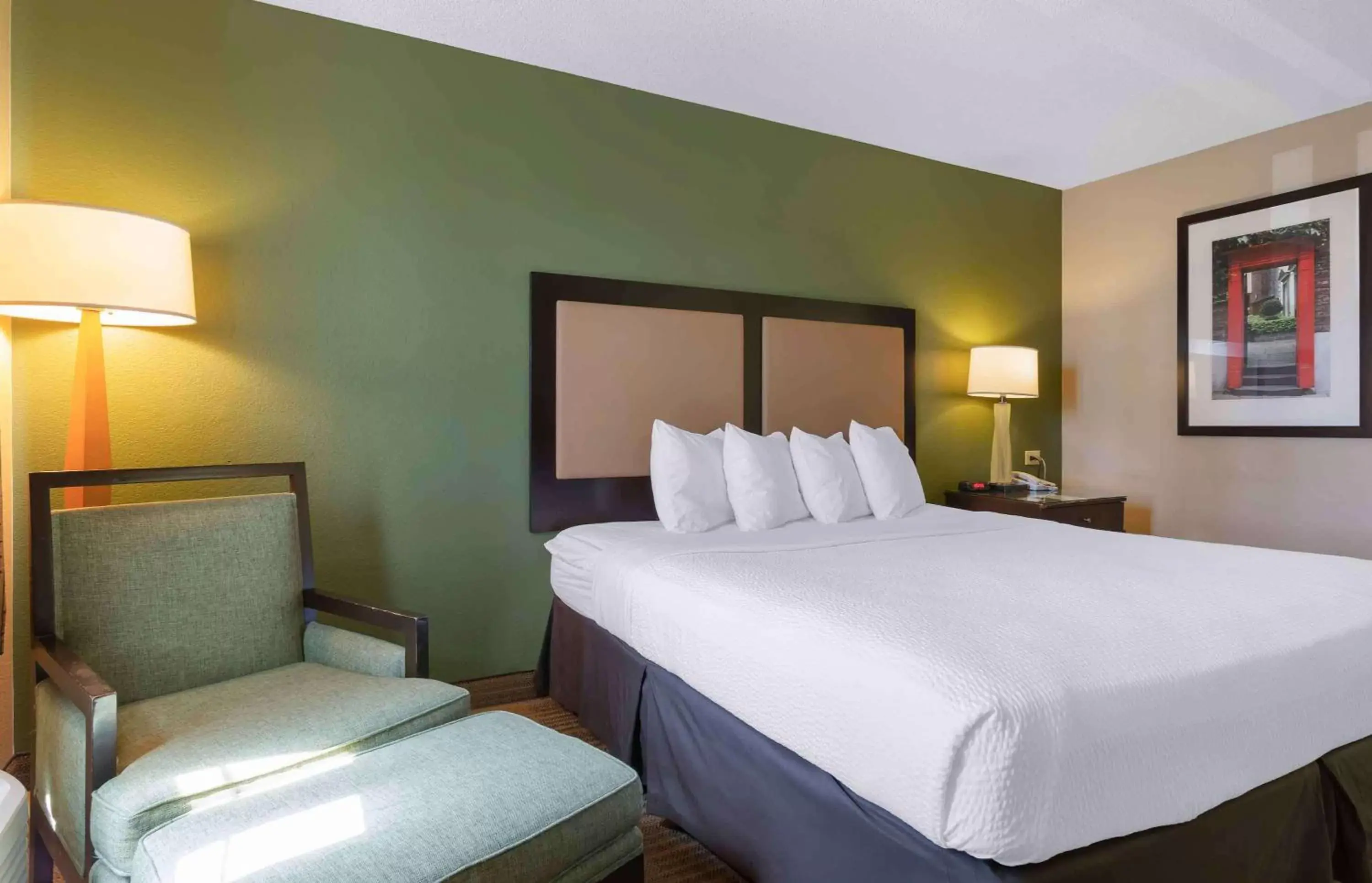 Bedroom, Bed in Extended Stay America Suites - Phoenix - Chandler