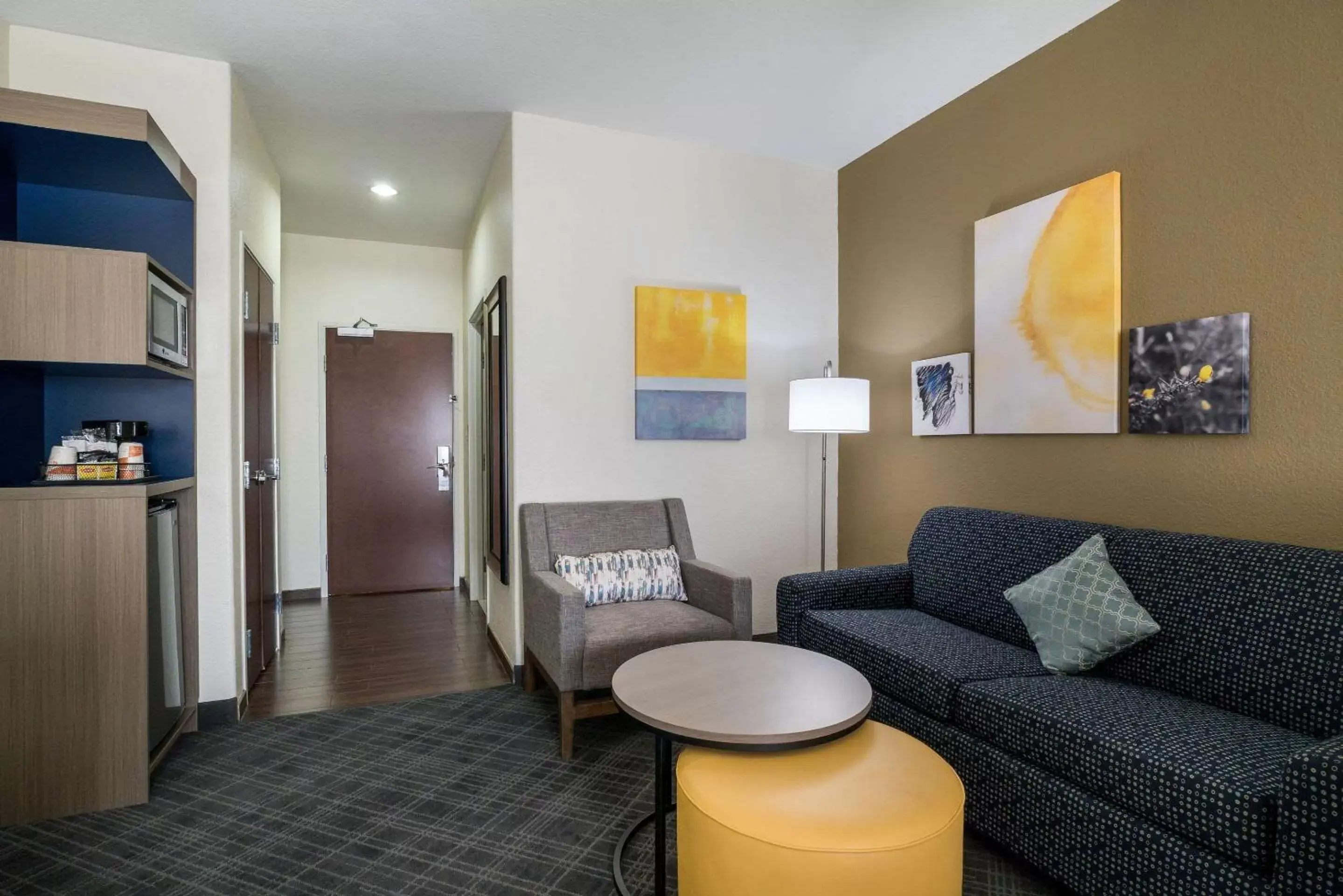 Bedroom, Seating Area in Comfort Inn & Suites Victoria North