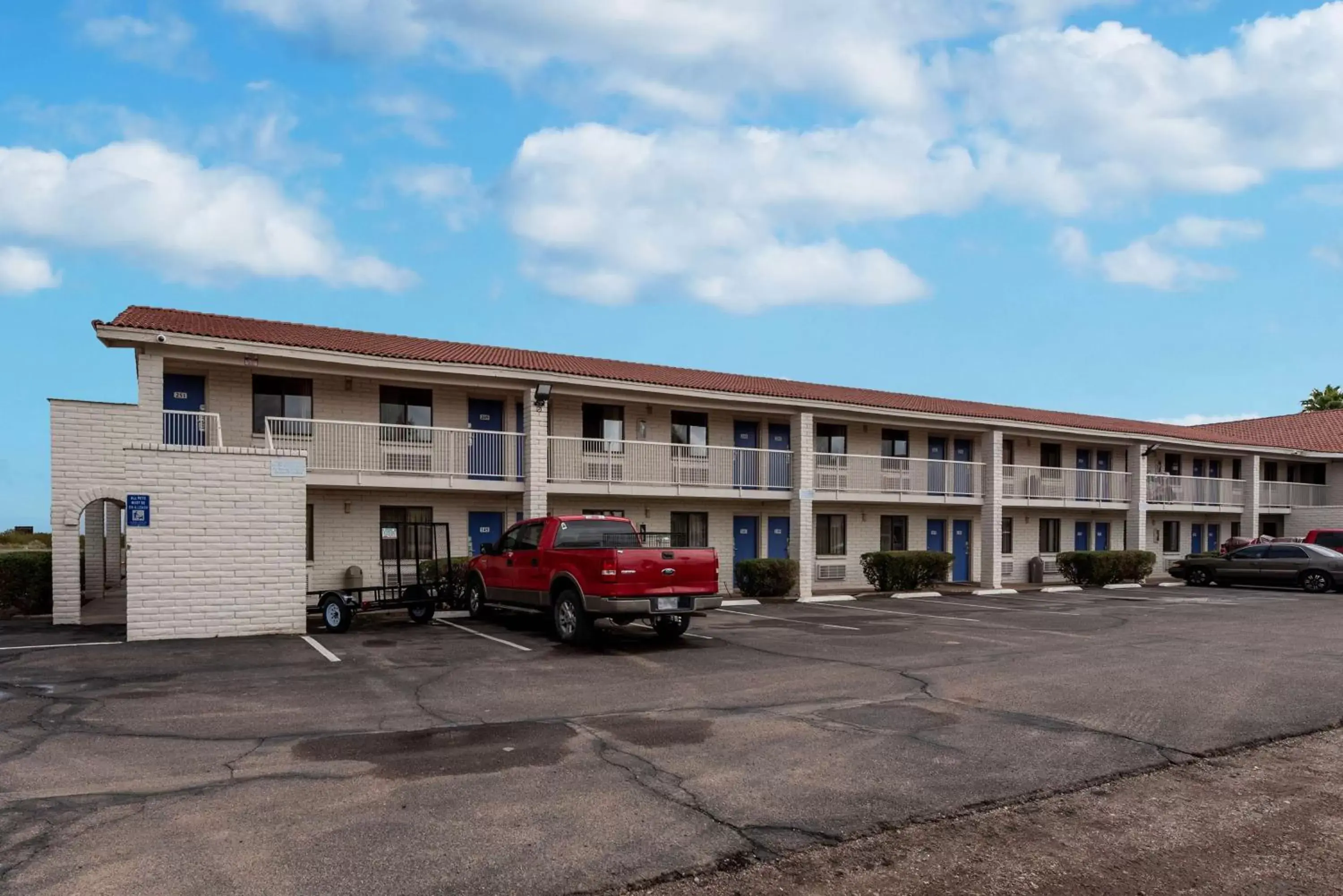 Property Building in Motel 6-Eloy, AZ - Casa Grande