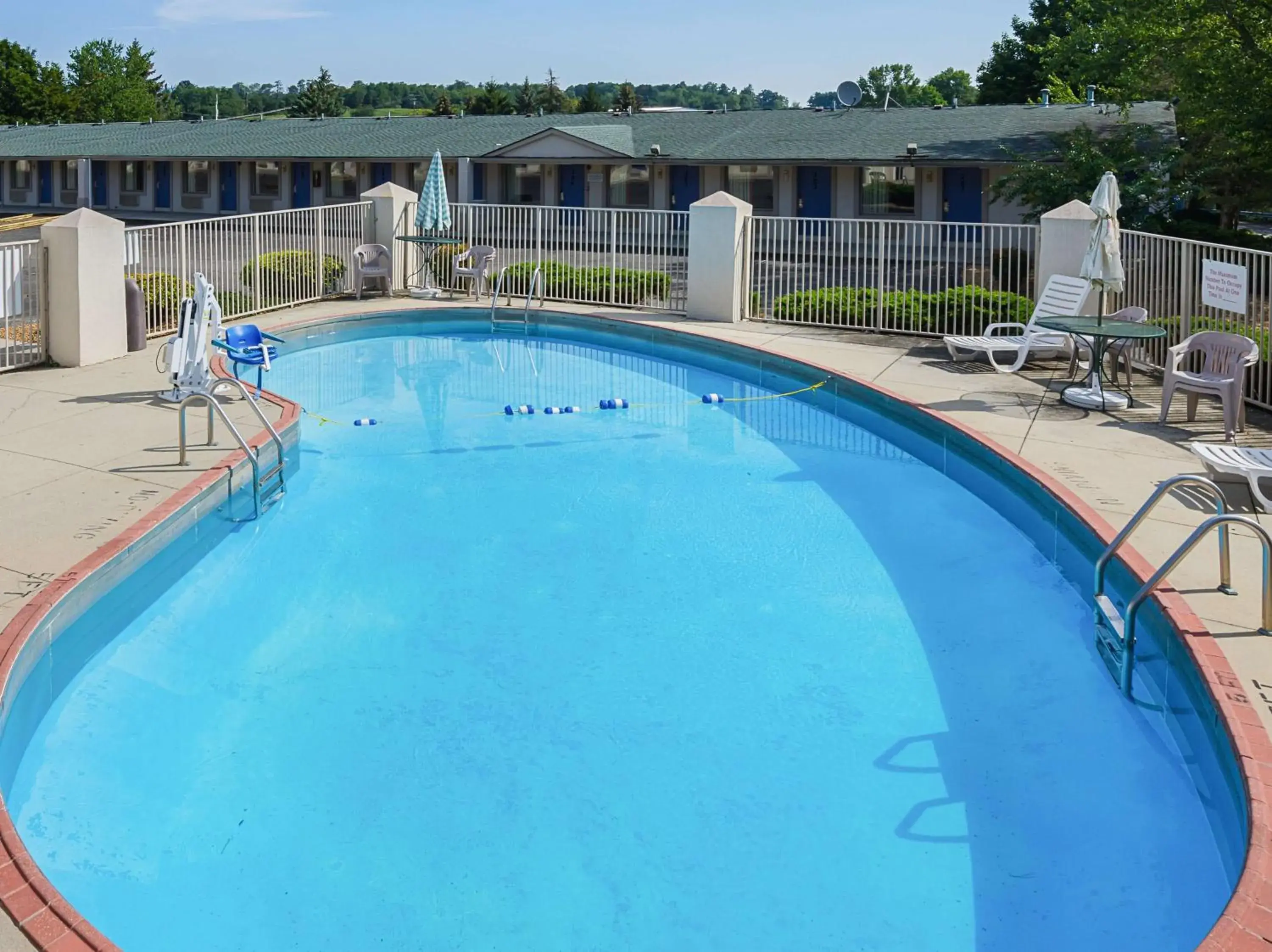 Day, Swimming Pool in Rodeway Inn