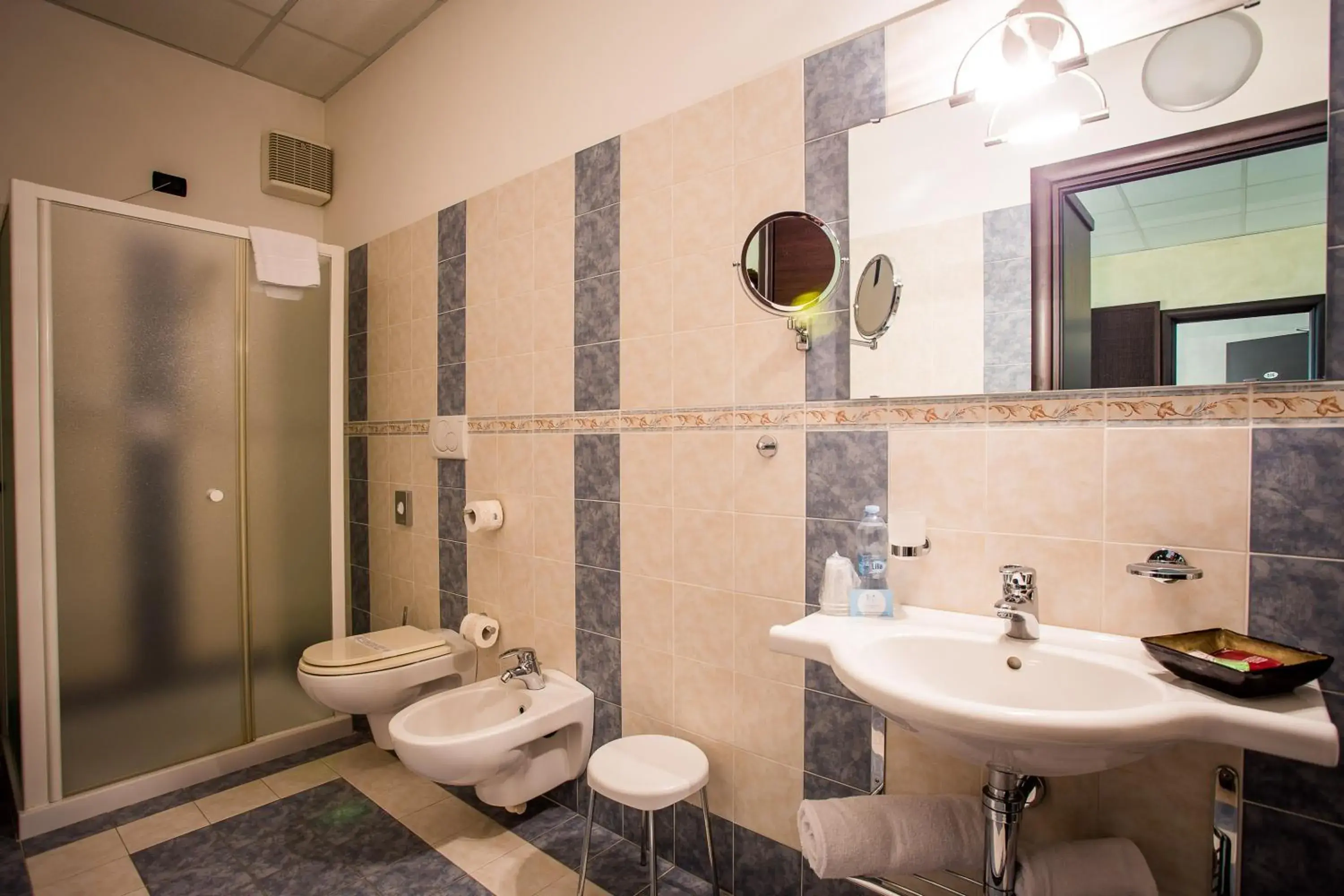 Shower, Bathroom in Piccolo Hotel Nogara
