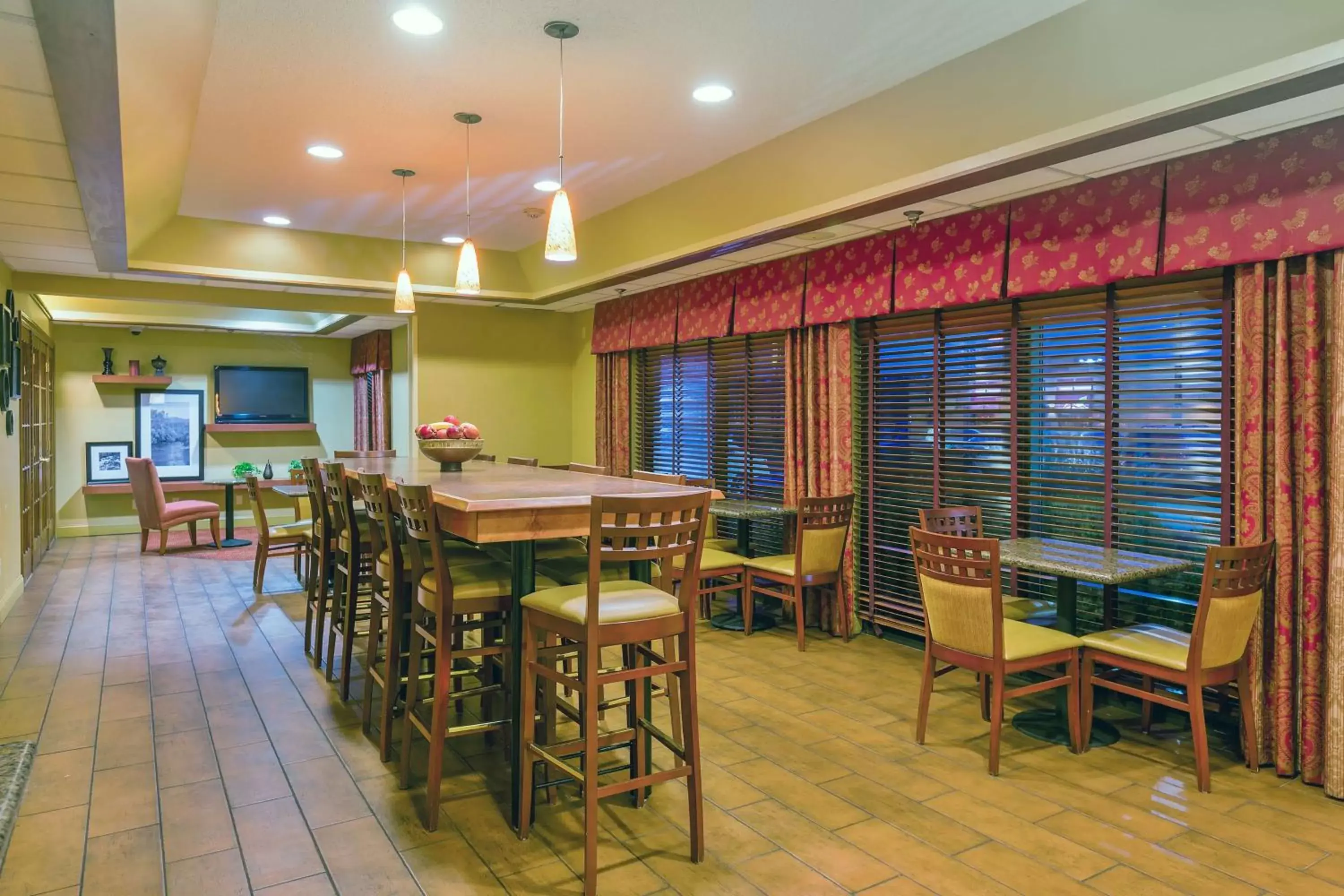 Dining area, Restaurant/Places to Eat in Hampton Inn Marion