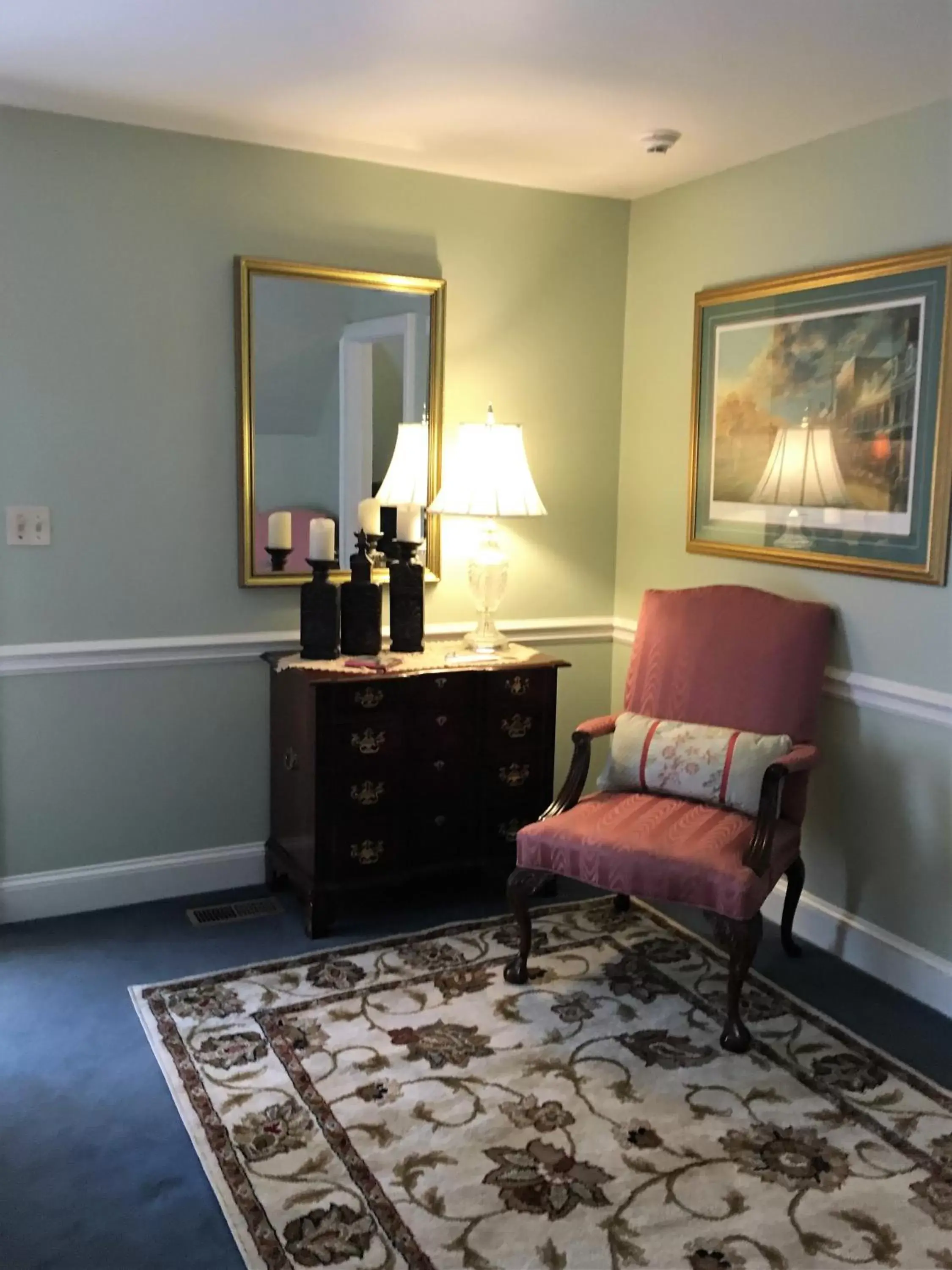 Seating Area in Parsonage Inn Bed and Breakfast