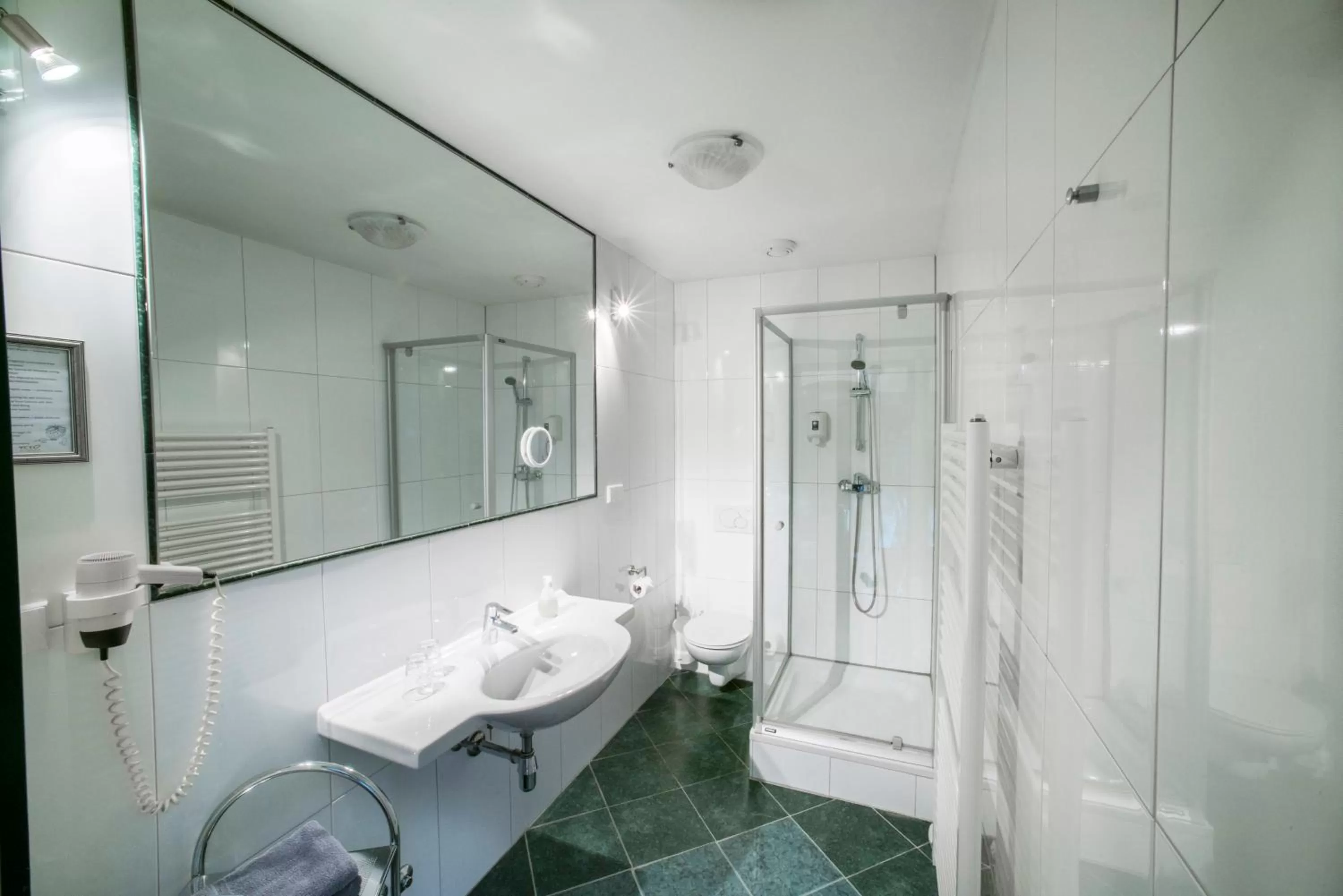 Bathroom in Stadthotel Kramer