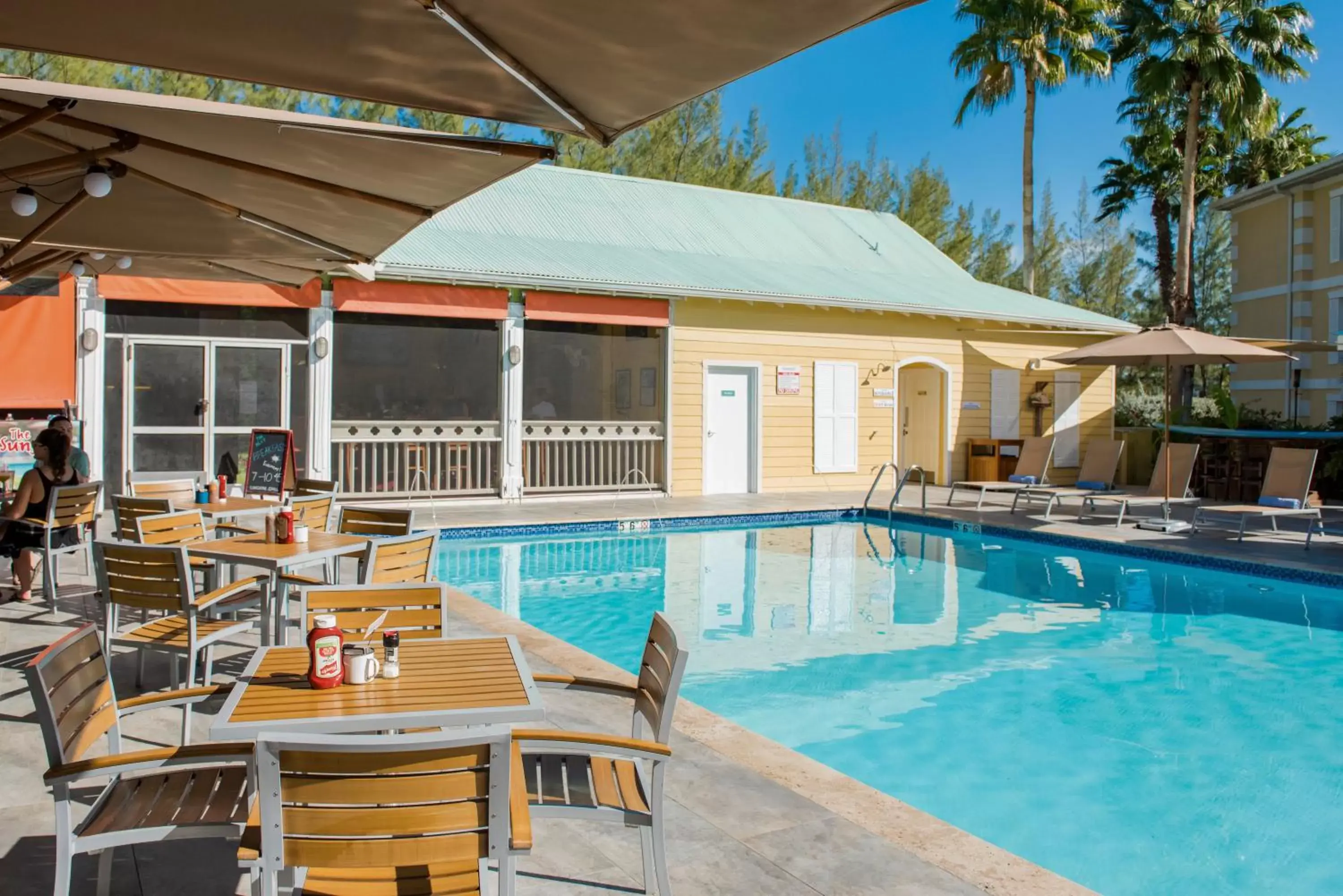 Restaurant/places to eat, Swimming Pool in Sunshine Suites Resort