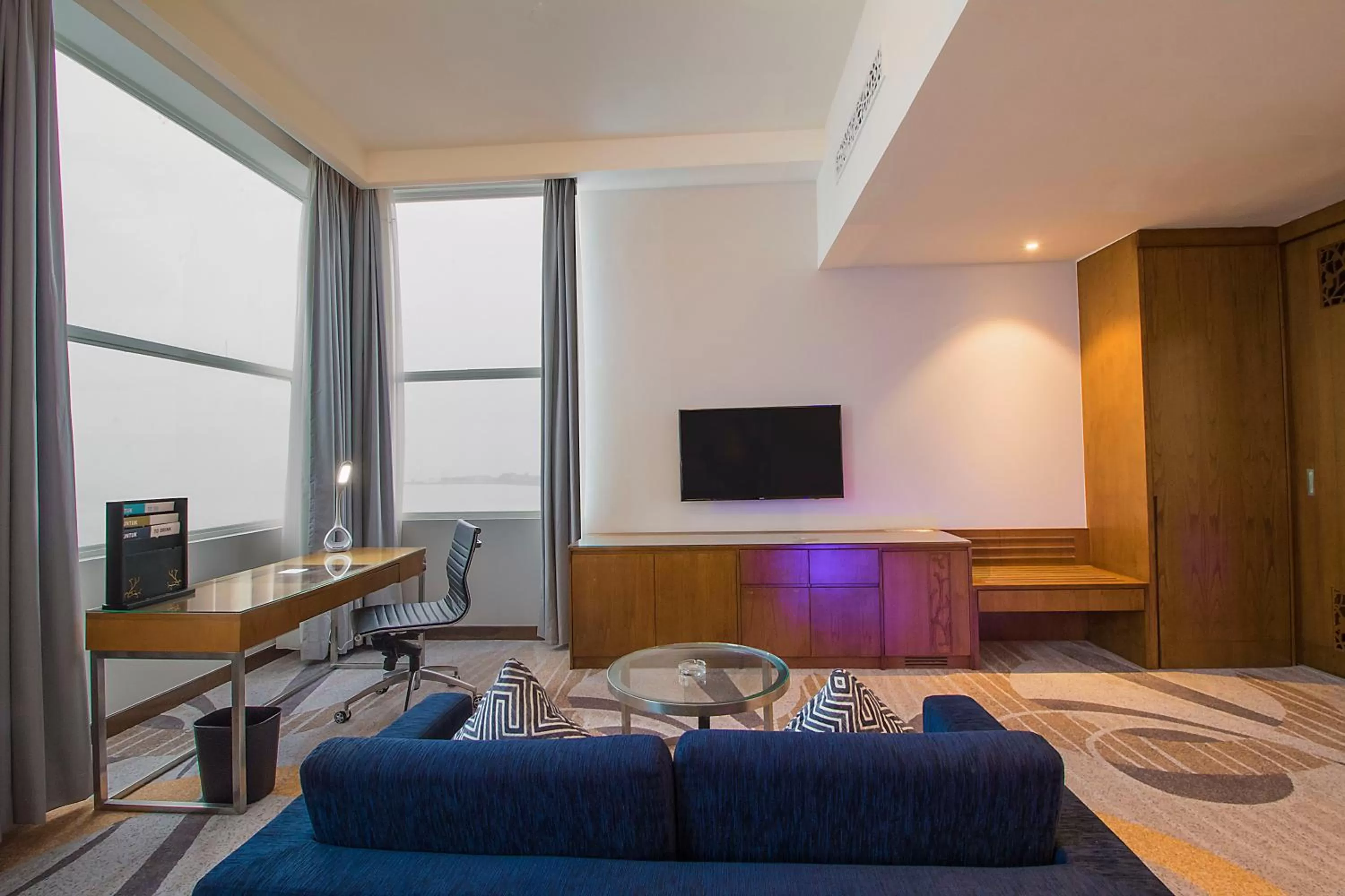 TV and multimedia in Four Points by Sheraton Manado