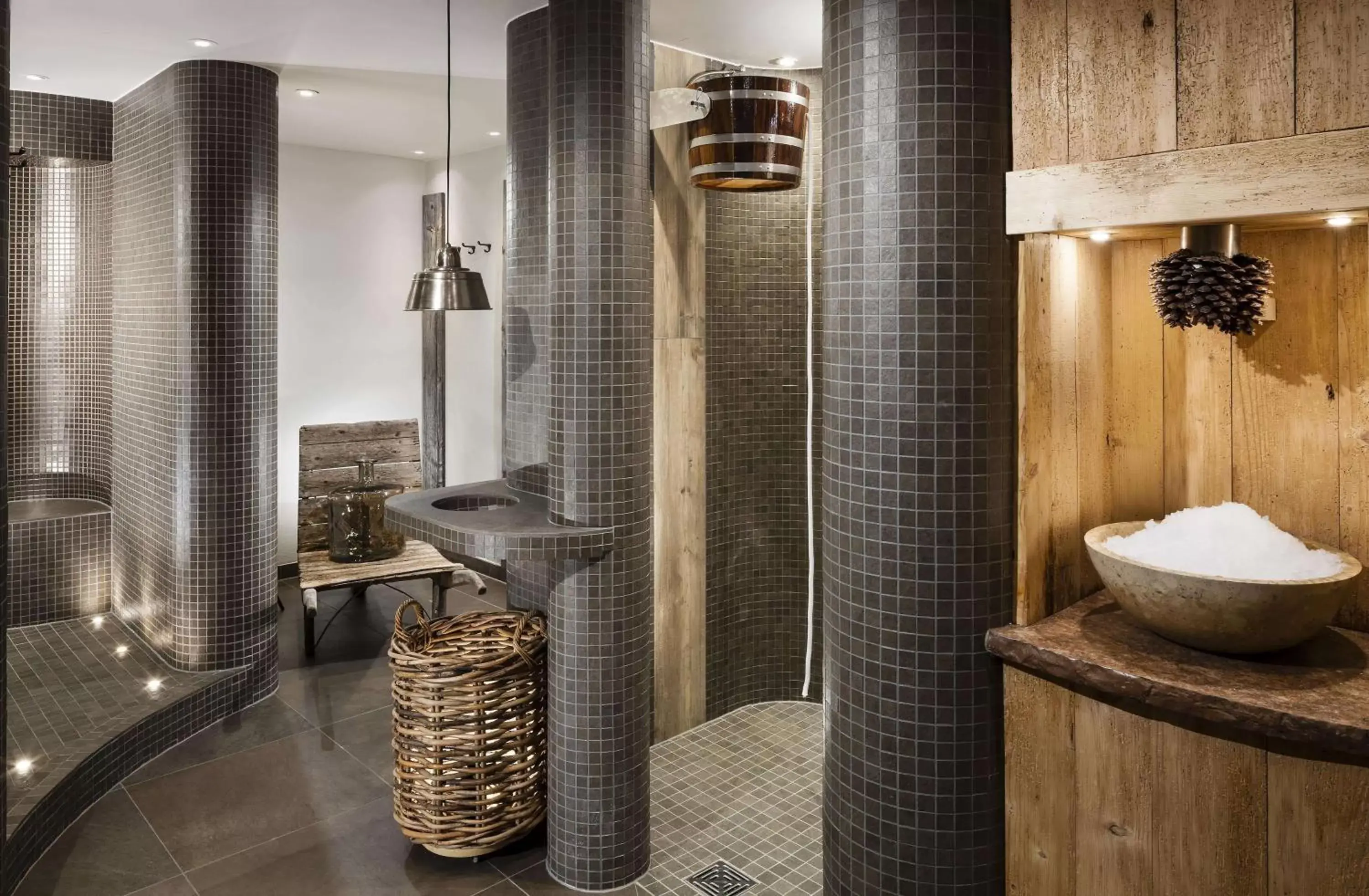 Spa and wellness centre/facilities, Bathroom in Berghotel Rehlegg