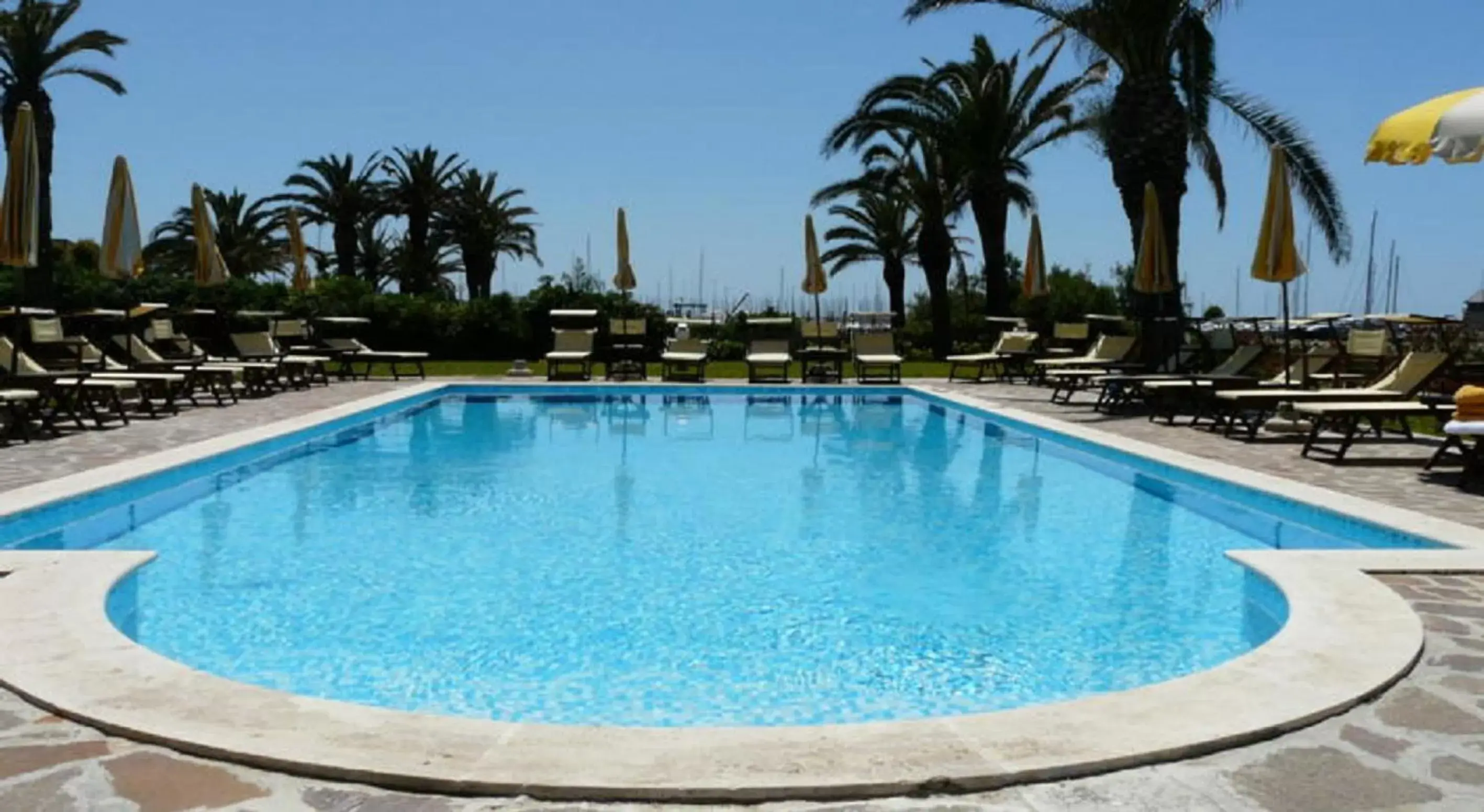 Swimming Pool in Mercure Civitavecchia Sunbay Park Hotel