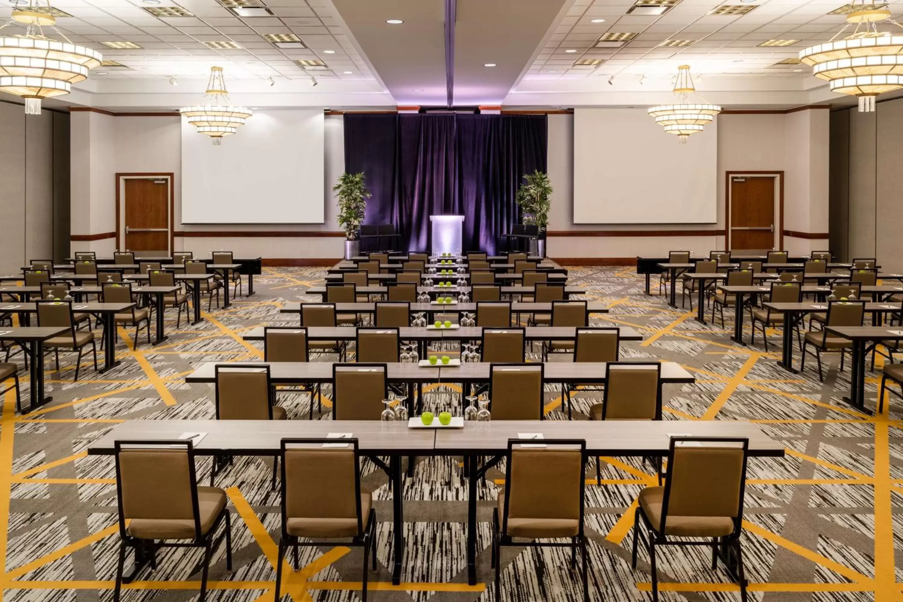 Meeting/conference room in Embassy Suites by Hilton Portland Airport