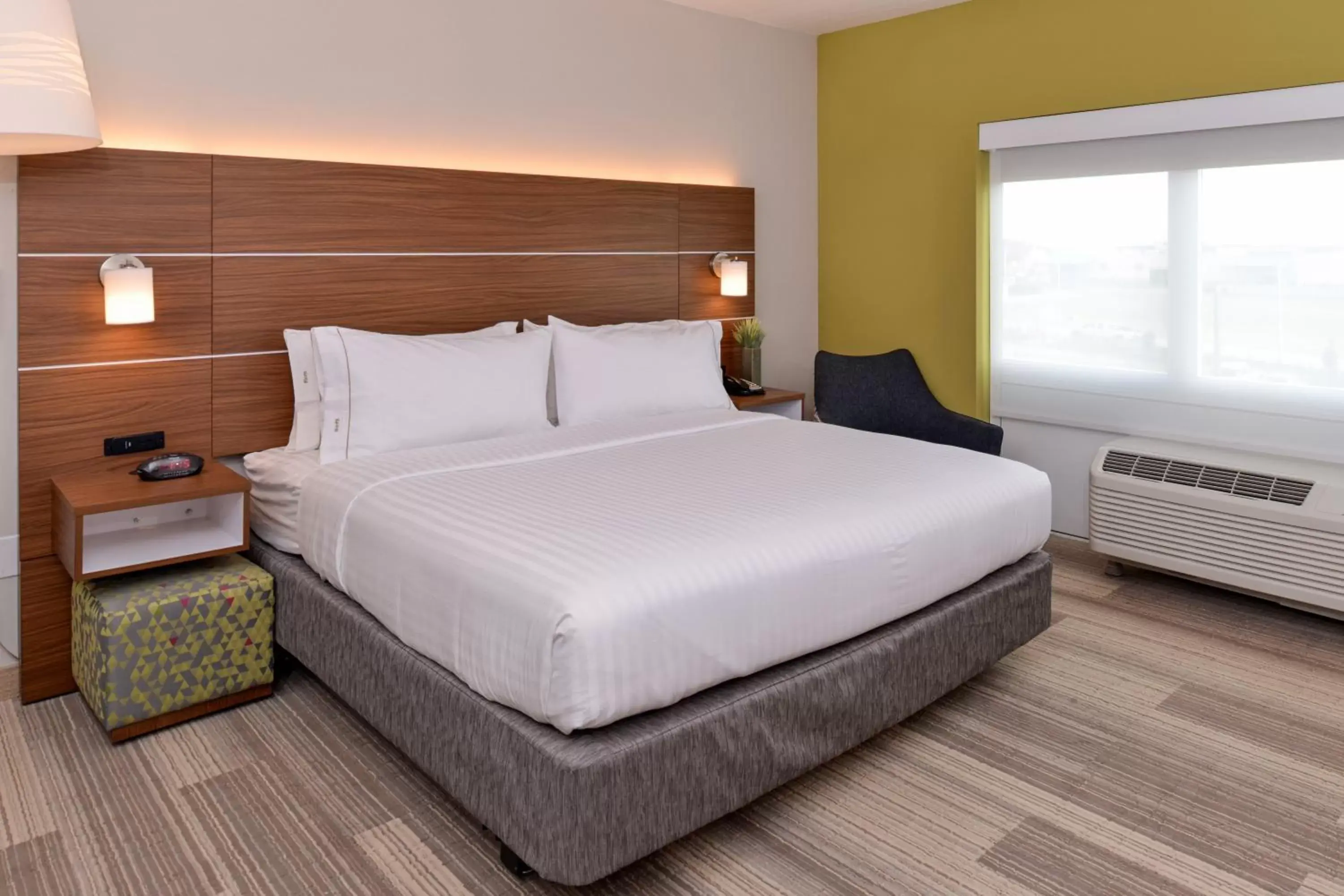 Photo of the whole room, Bed in Holiday Inn Express & Suites Trinity, an IHG Hotel