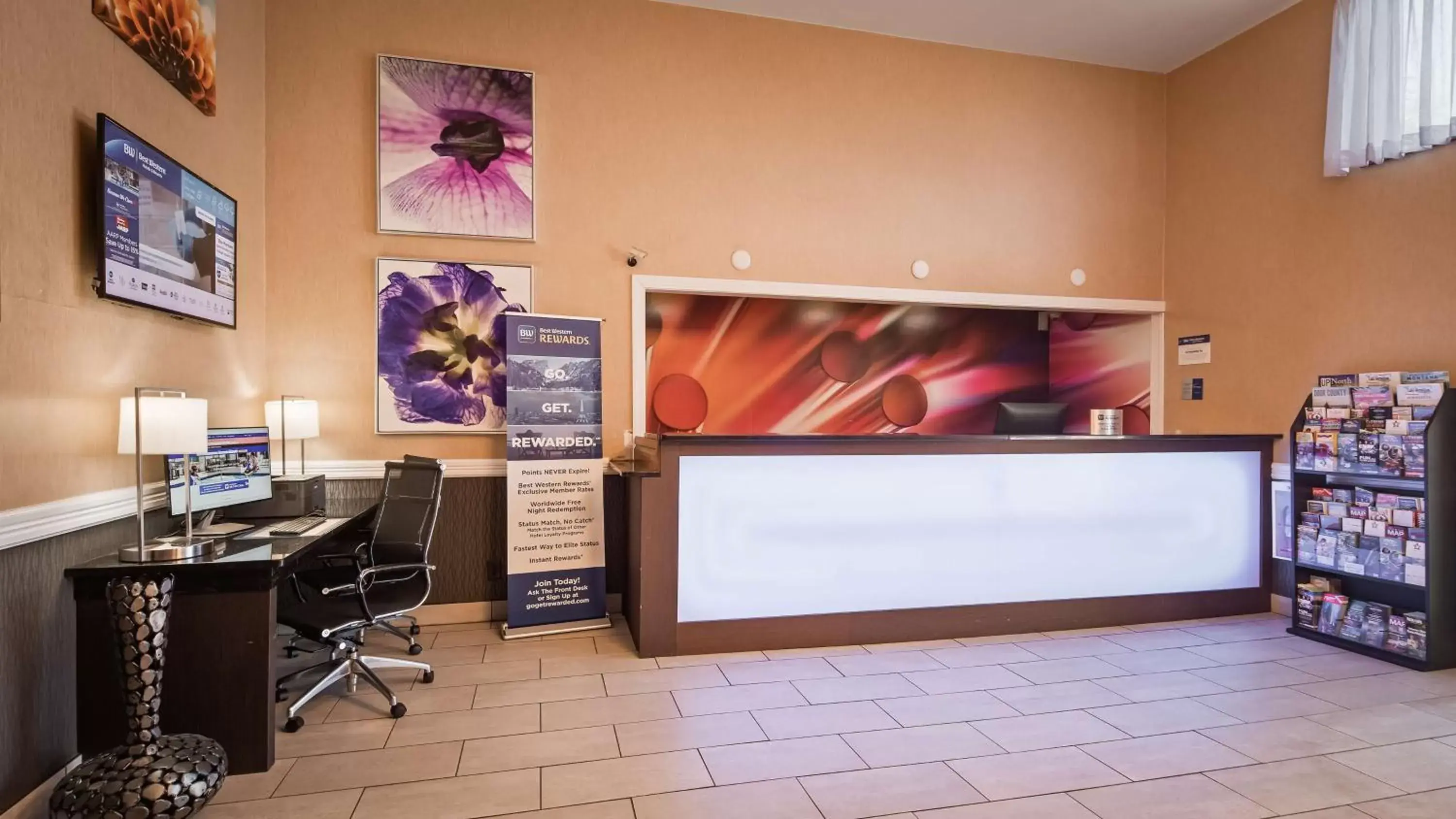 Lobby or reception in Best Western Eden Prairie Inn