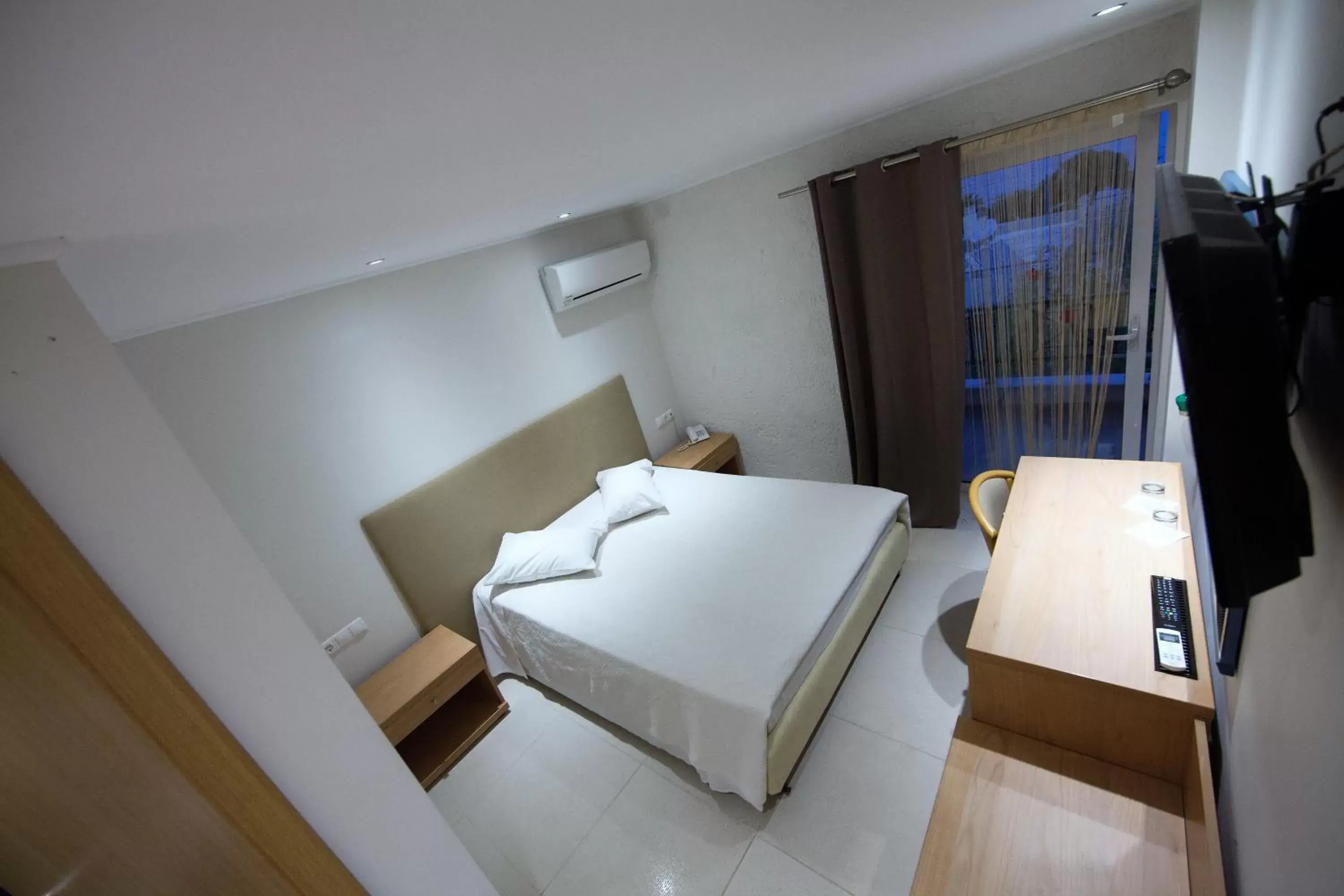 Single Room in Thomas Beach Hotel