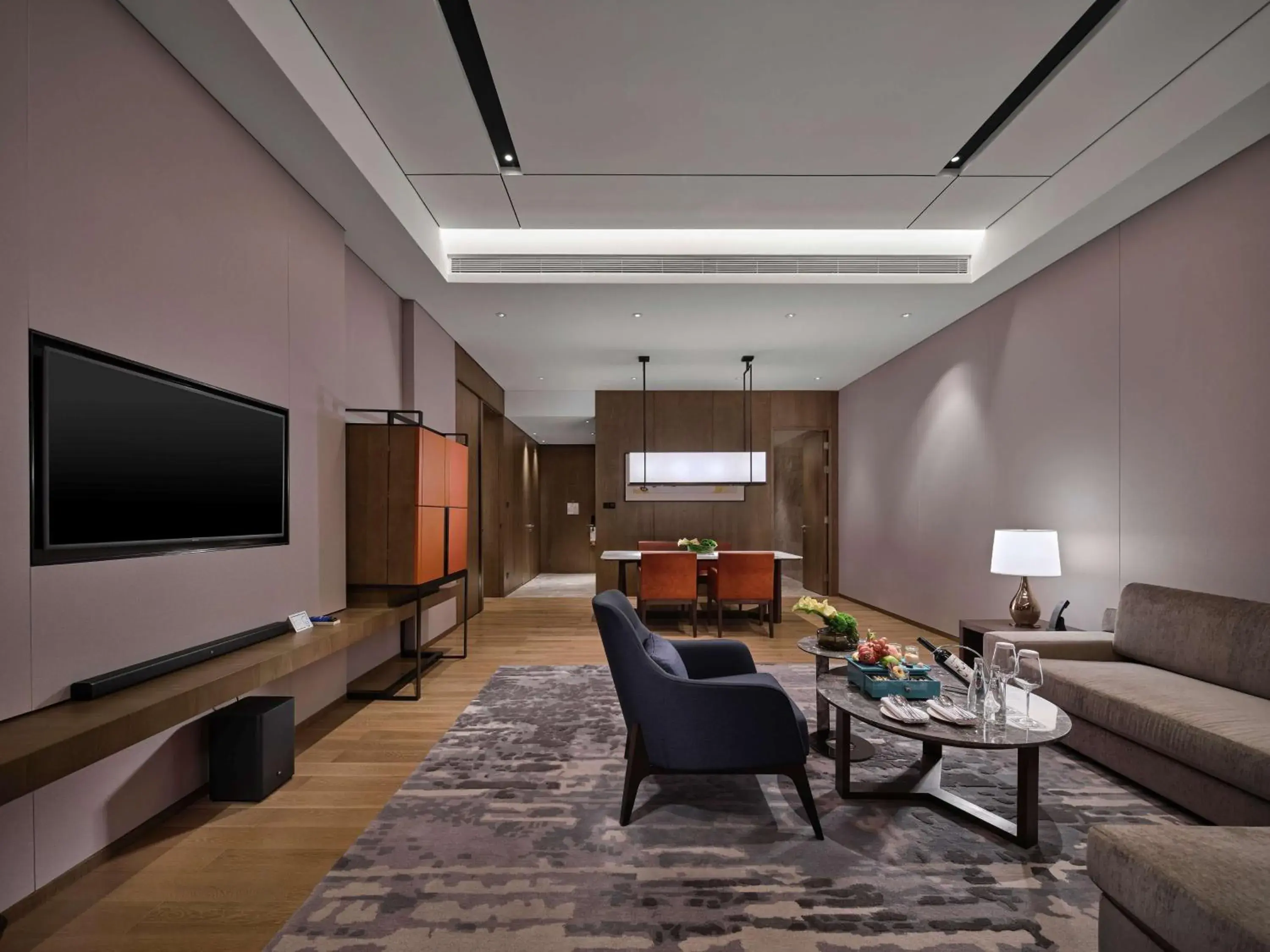 Living room, TV/Entertainment Center in Hilton Guiyang