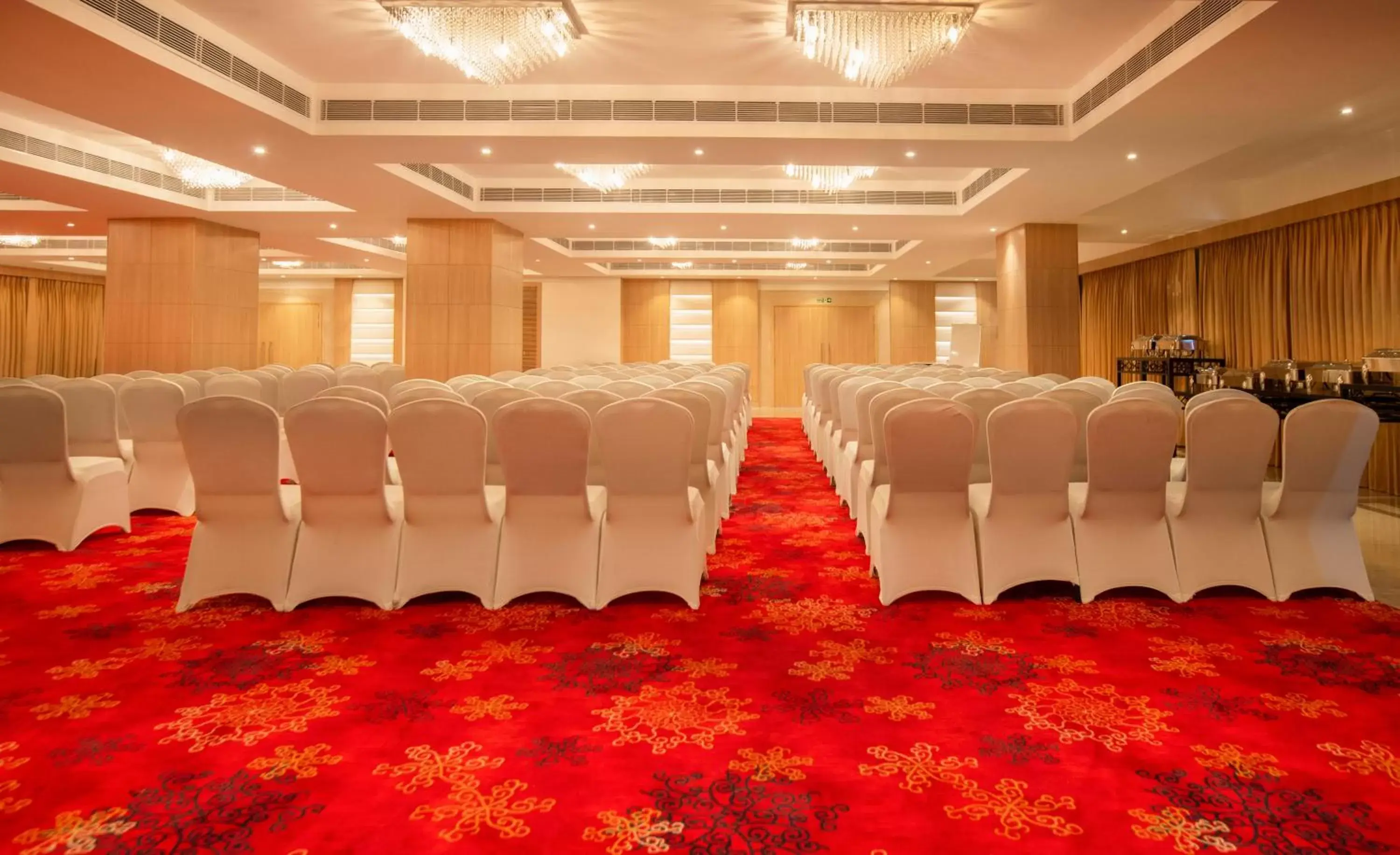 Banquet/Function facilities in Red Fox Hotel Dehradun