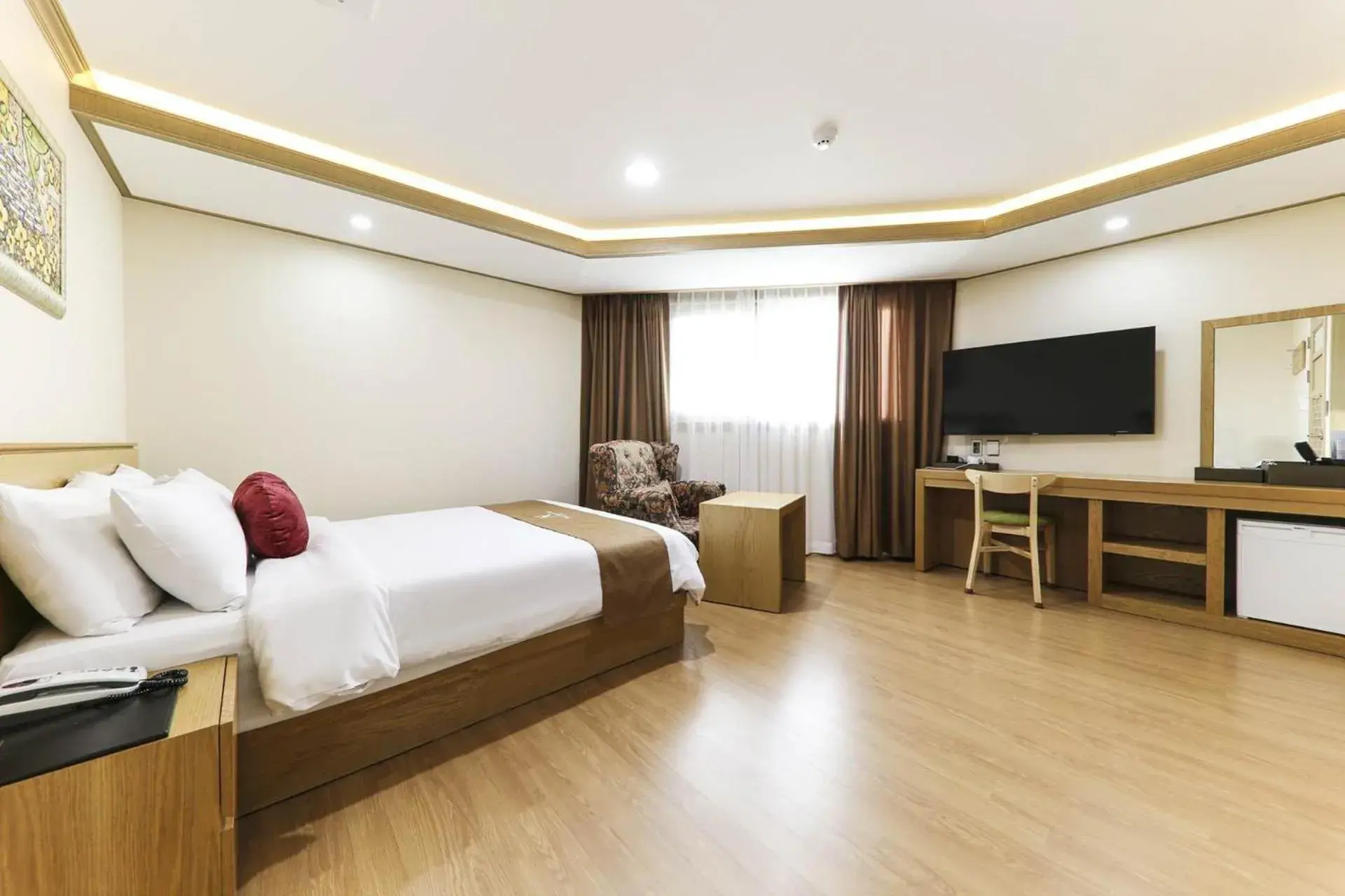 Bedroom, TV/Entertainment Center in Nohyung Hotel