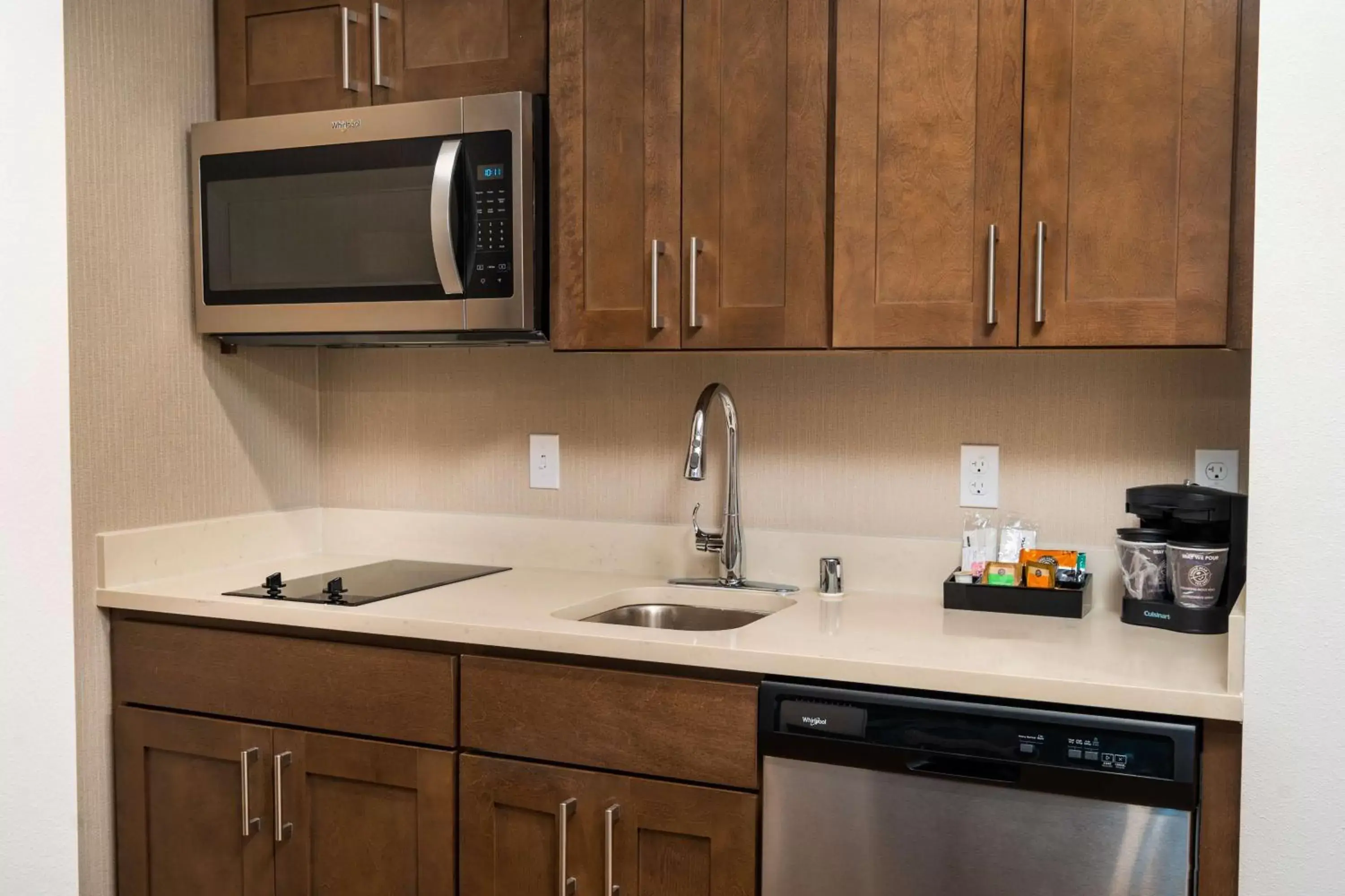 Kitchen or kitchenette, Kitchen/Kitchenette in Homewood Suites By Hilton Rancho Cordova, Ca