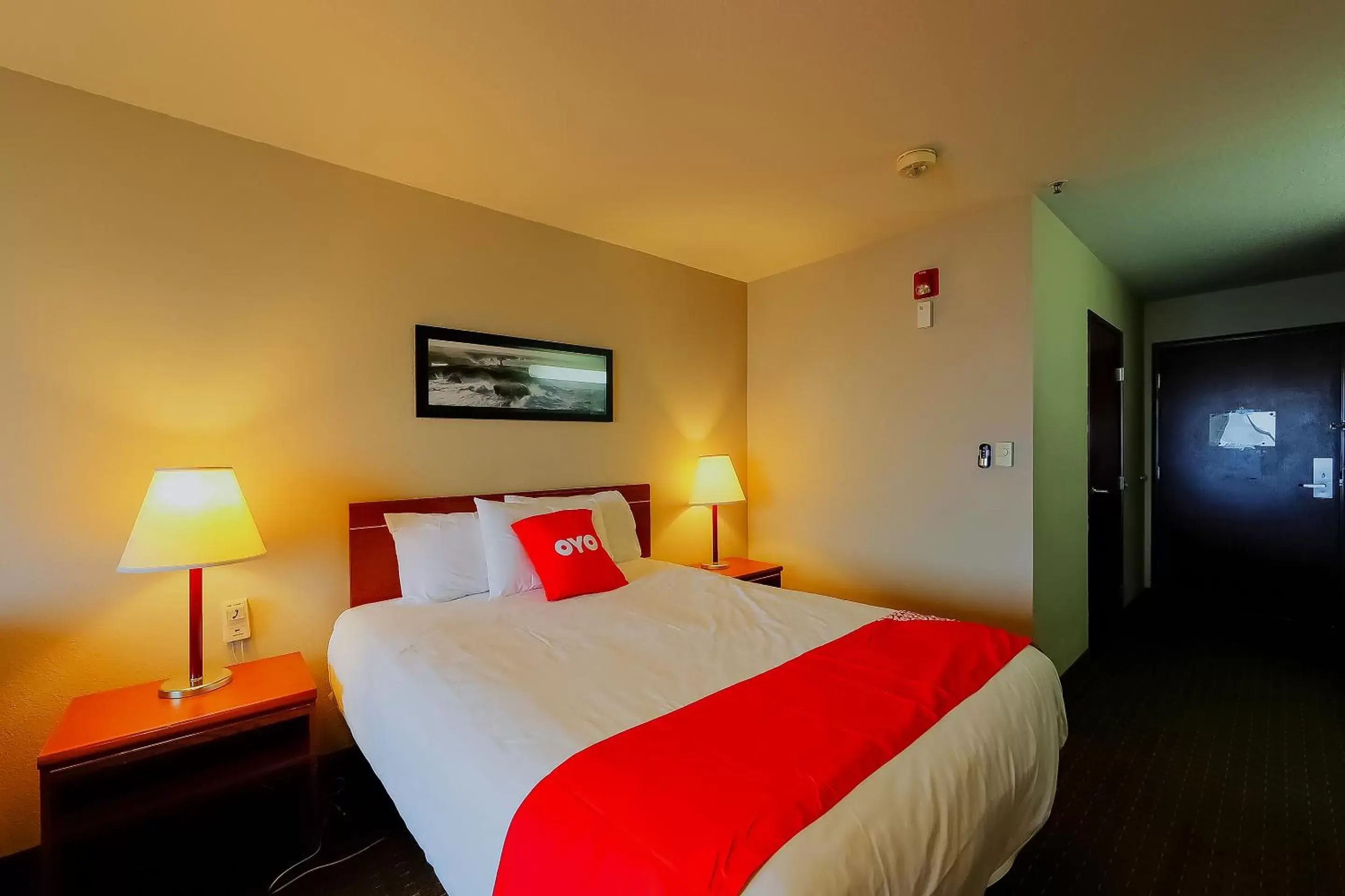 Bedroom, Bed in Siletz Bay Beachfront Hotel by OYO Lincoln City