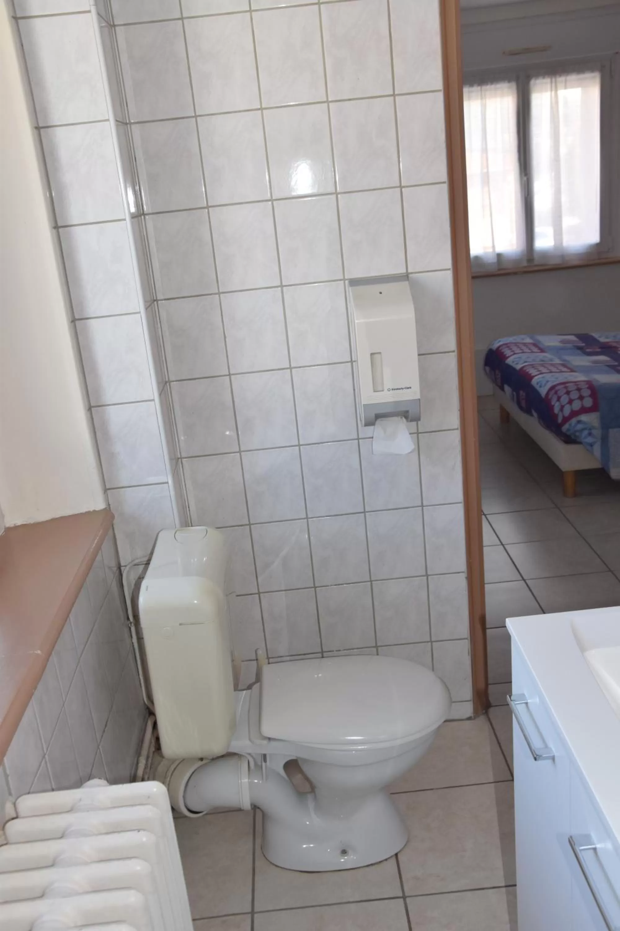 Toilet in Hotel Gai Relais