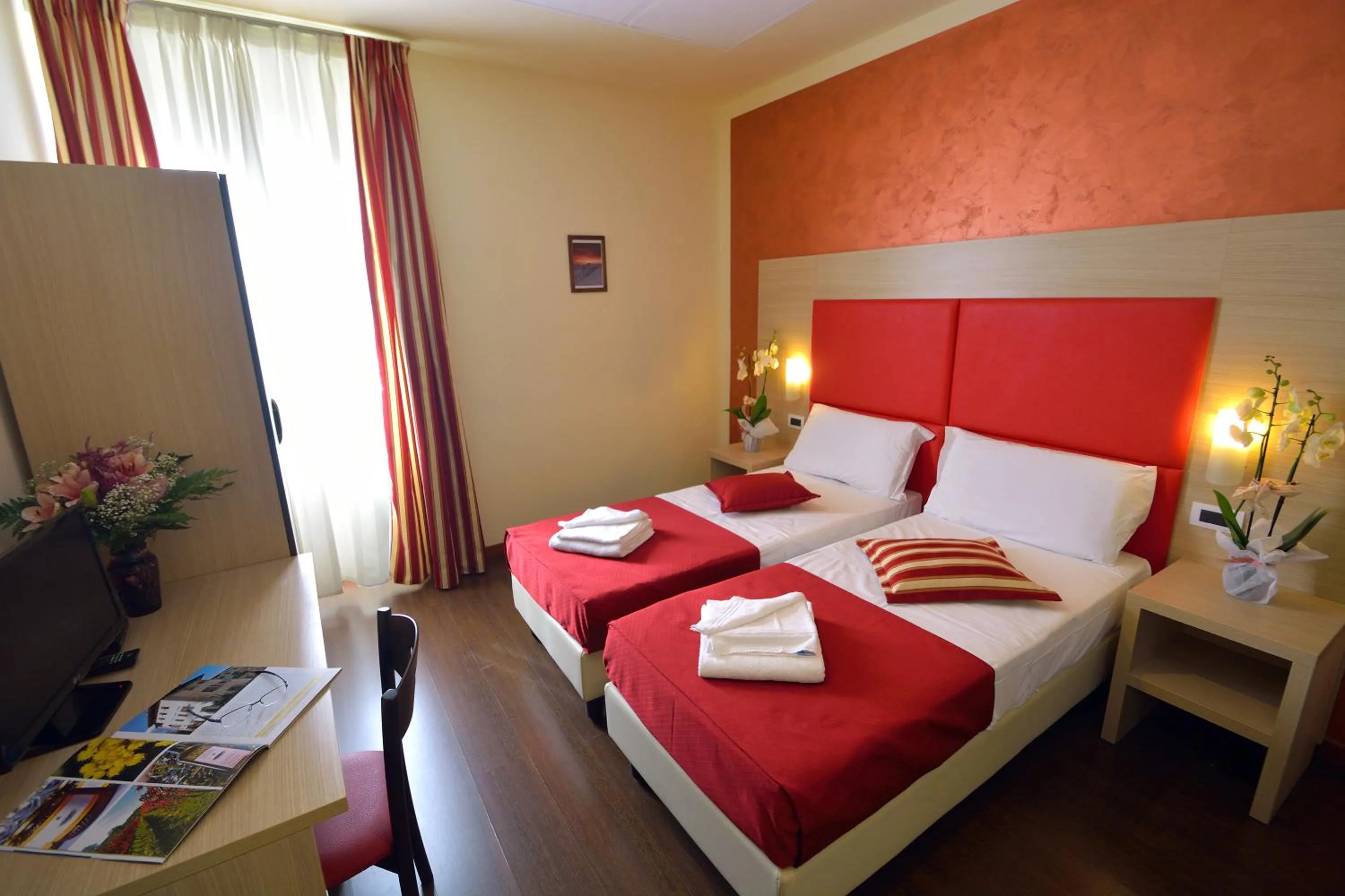 Photo of the whole room, Bed in B&B Marbò Florence