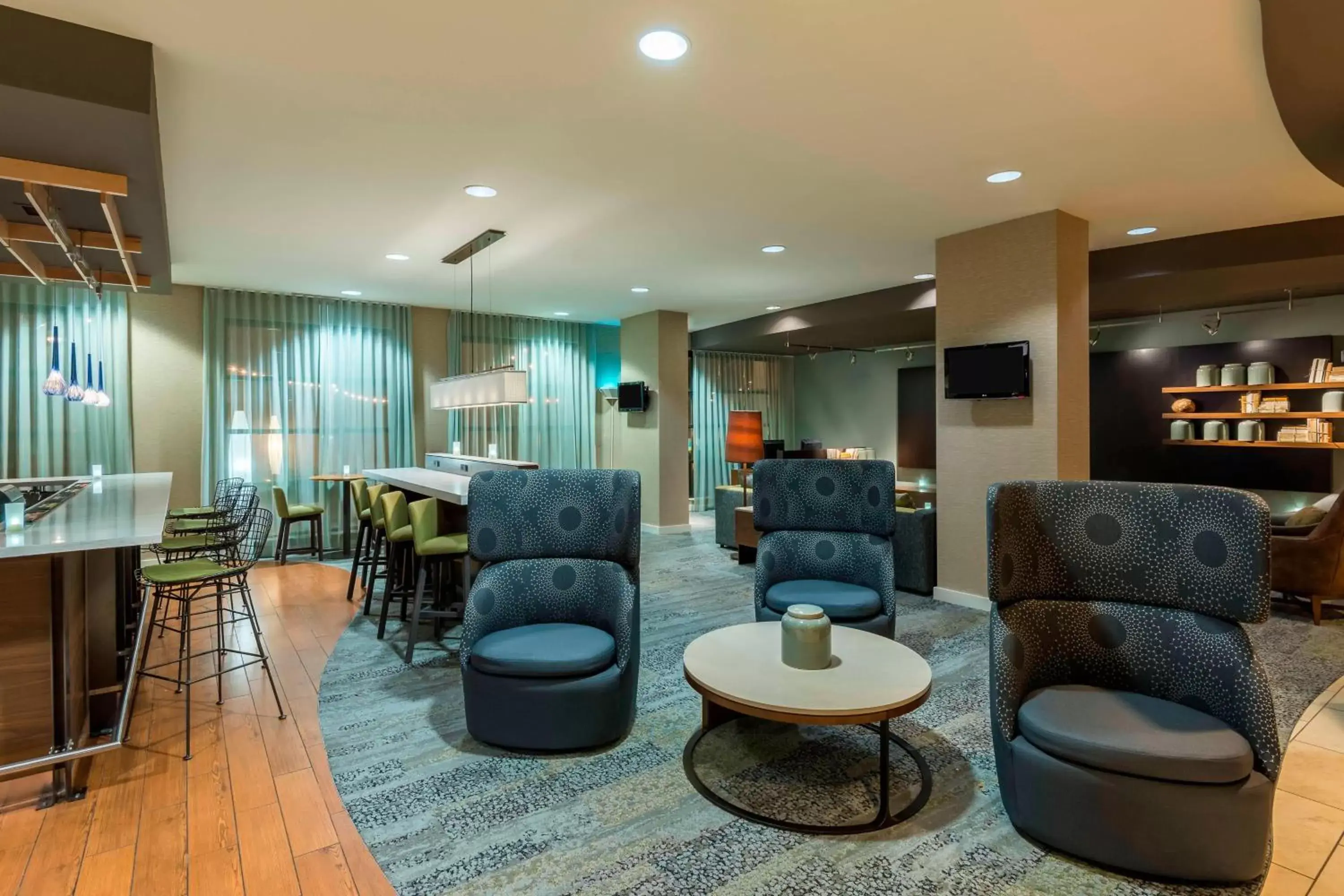 Lobby or reception, Lounge/Bar in Courtyard by Marriott Chattanooga Downtown