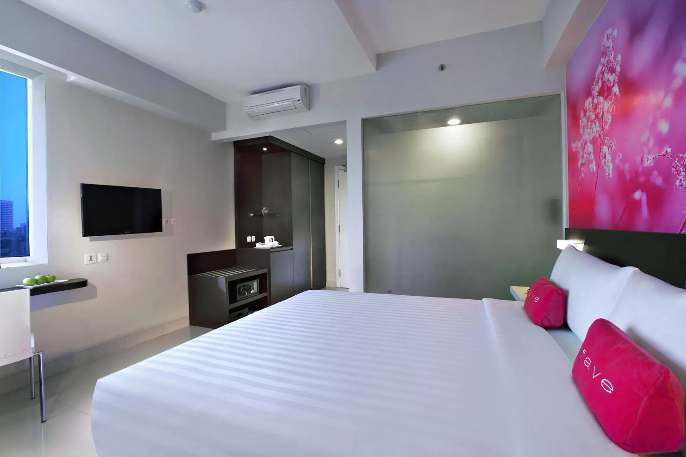 Bedroom, Bed in favehotel Zainul Arifin