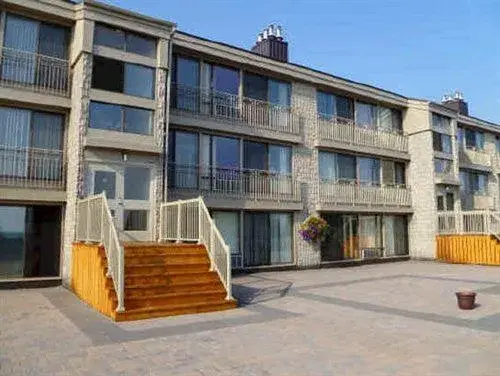 Patio, Property Building in Royal Harbour Resort